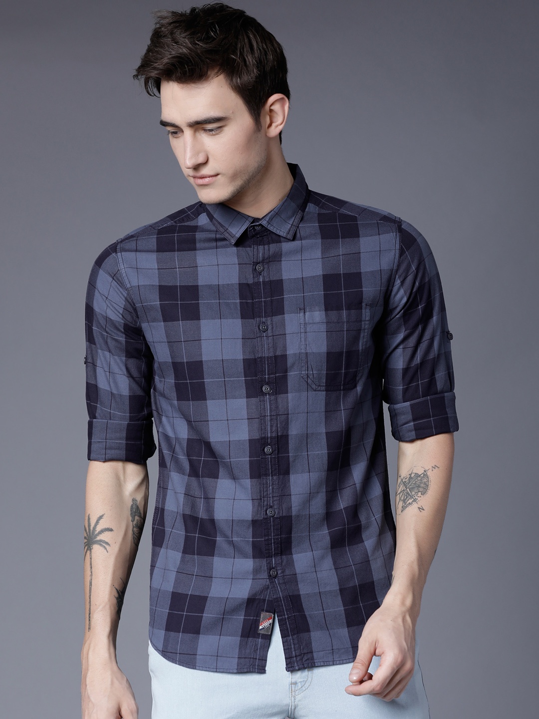 

LOCOMOTIVE Men Grey & Navy Blue Slim Fit Checked Casual Shirt