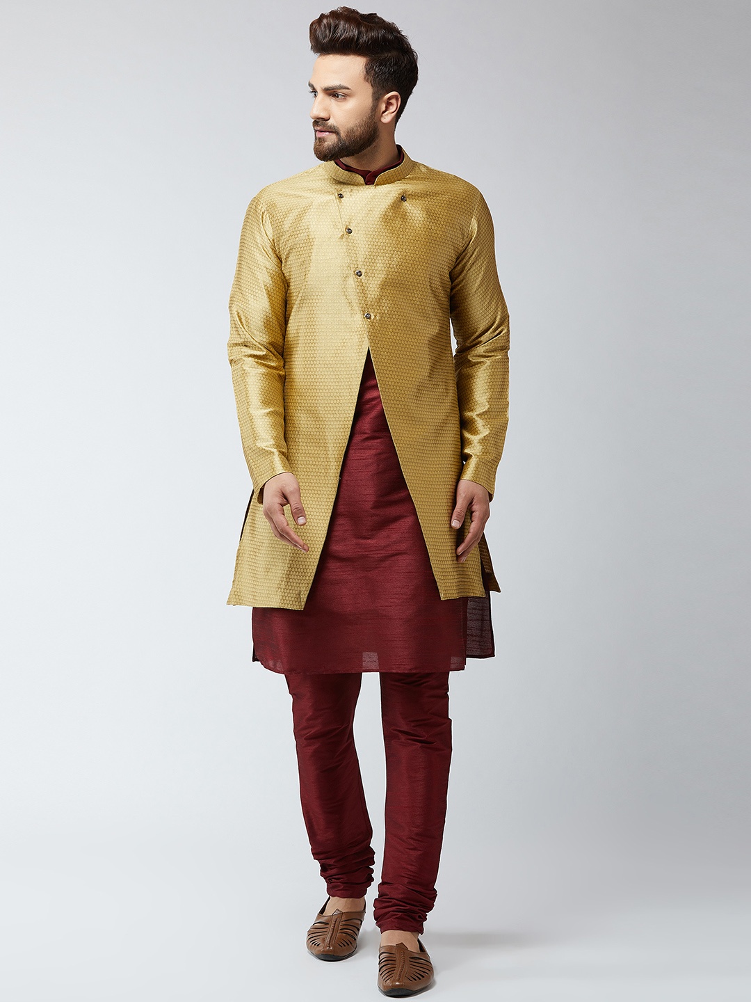 

SOJANYA Men Maroon & Gold-Toned Self Design Kurta with Churidar
