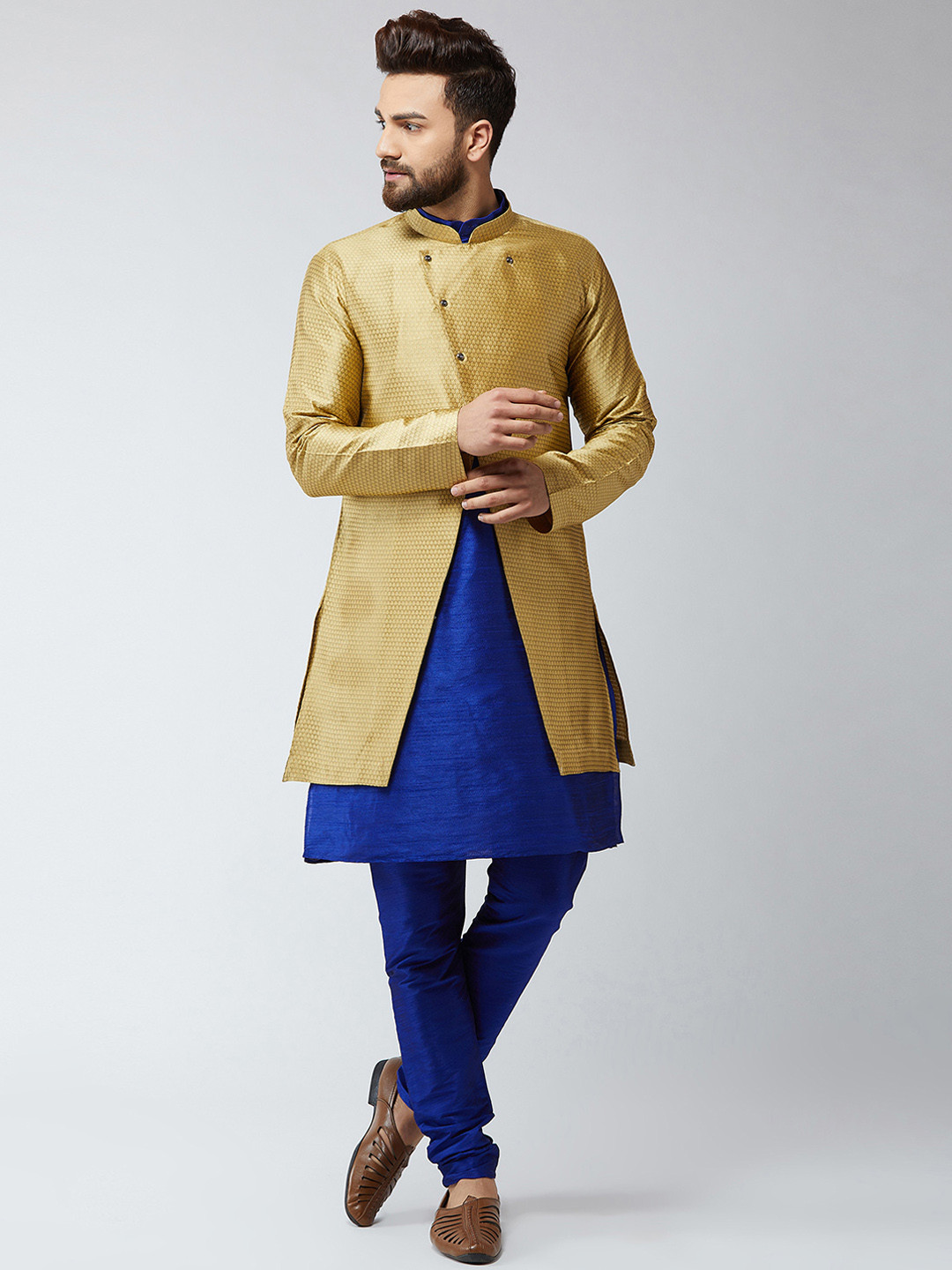 

SOJANYA Men Blue & Gold-Toned Solid Kurta with Churidar