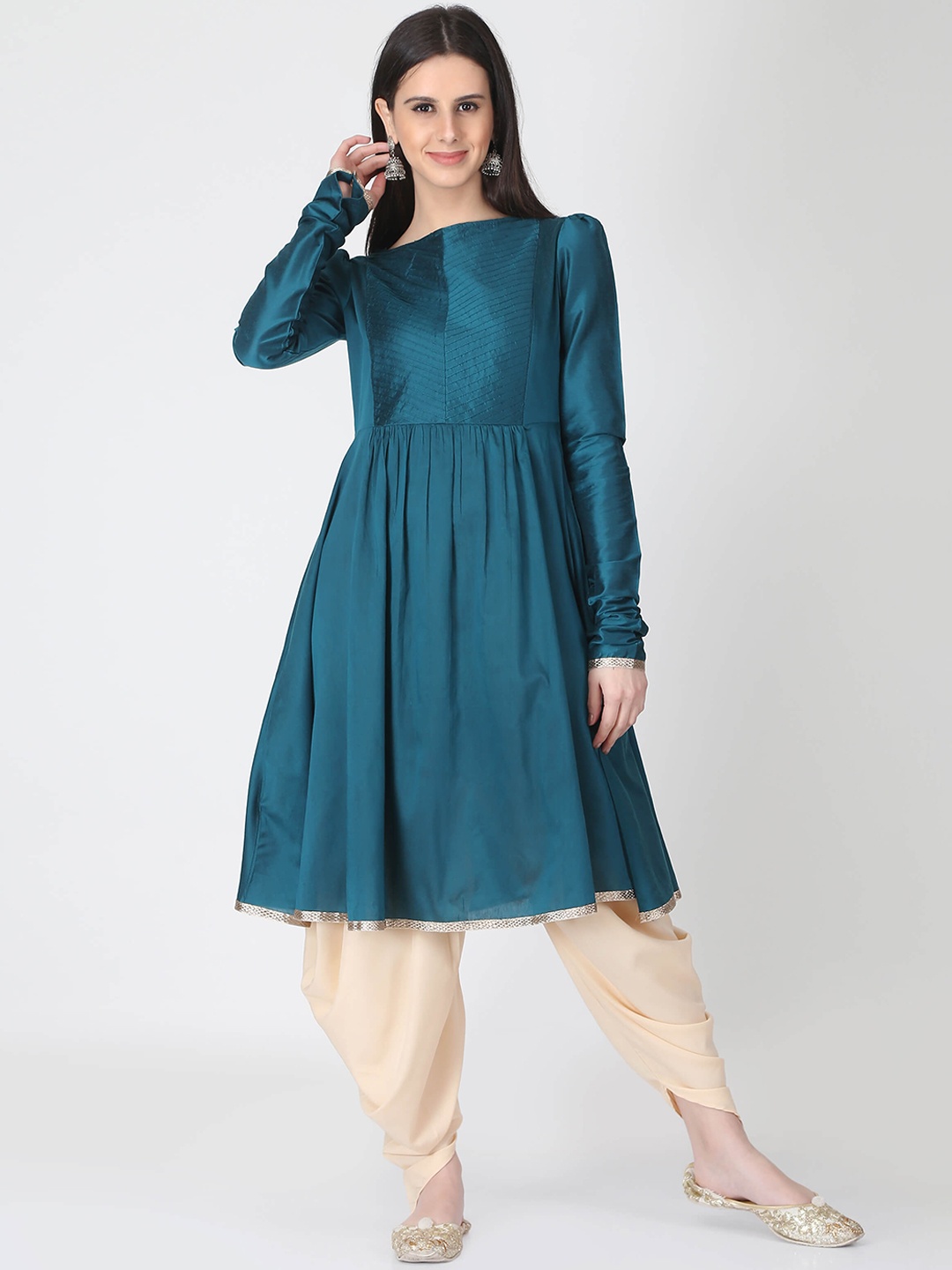 

Abhishti Women Green Solid Anarkali Kurta