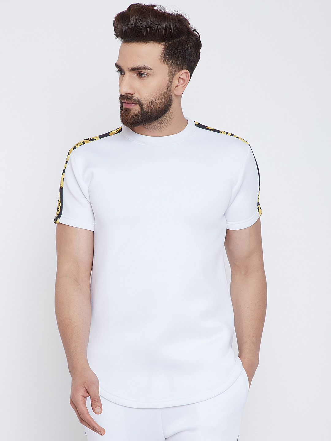 

FUGAZEE Men White Solid Round Neck T-shirt