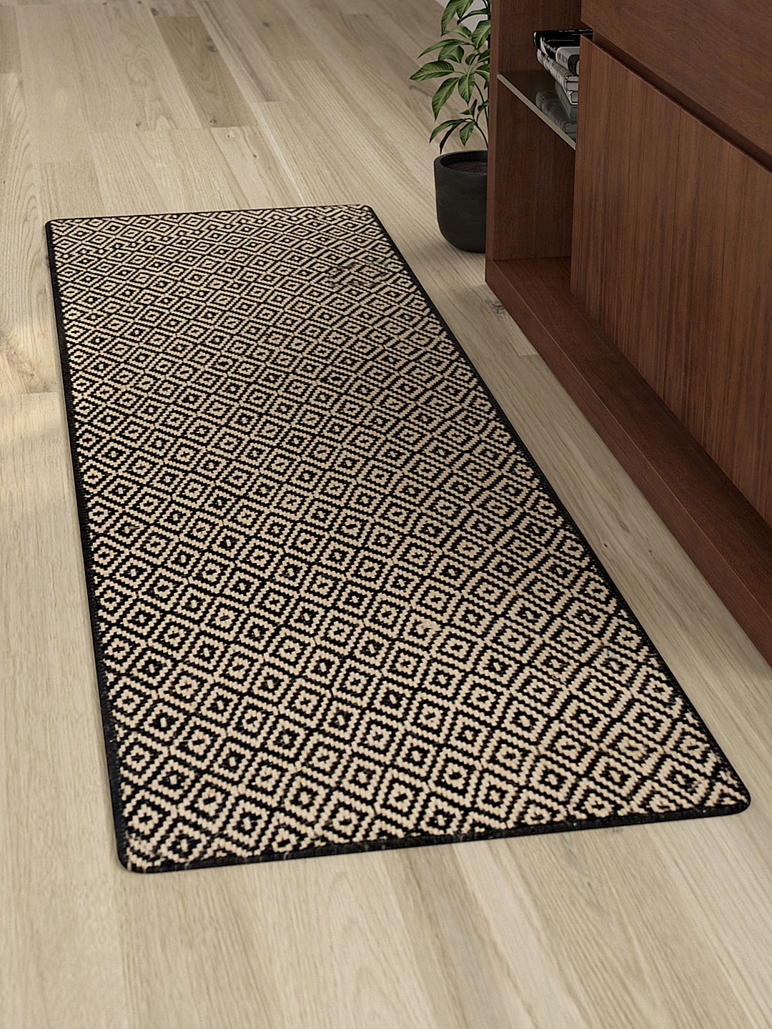 

Saral Home Black & Beige Handloom Geometric Runner