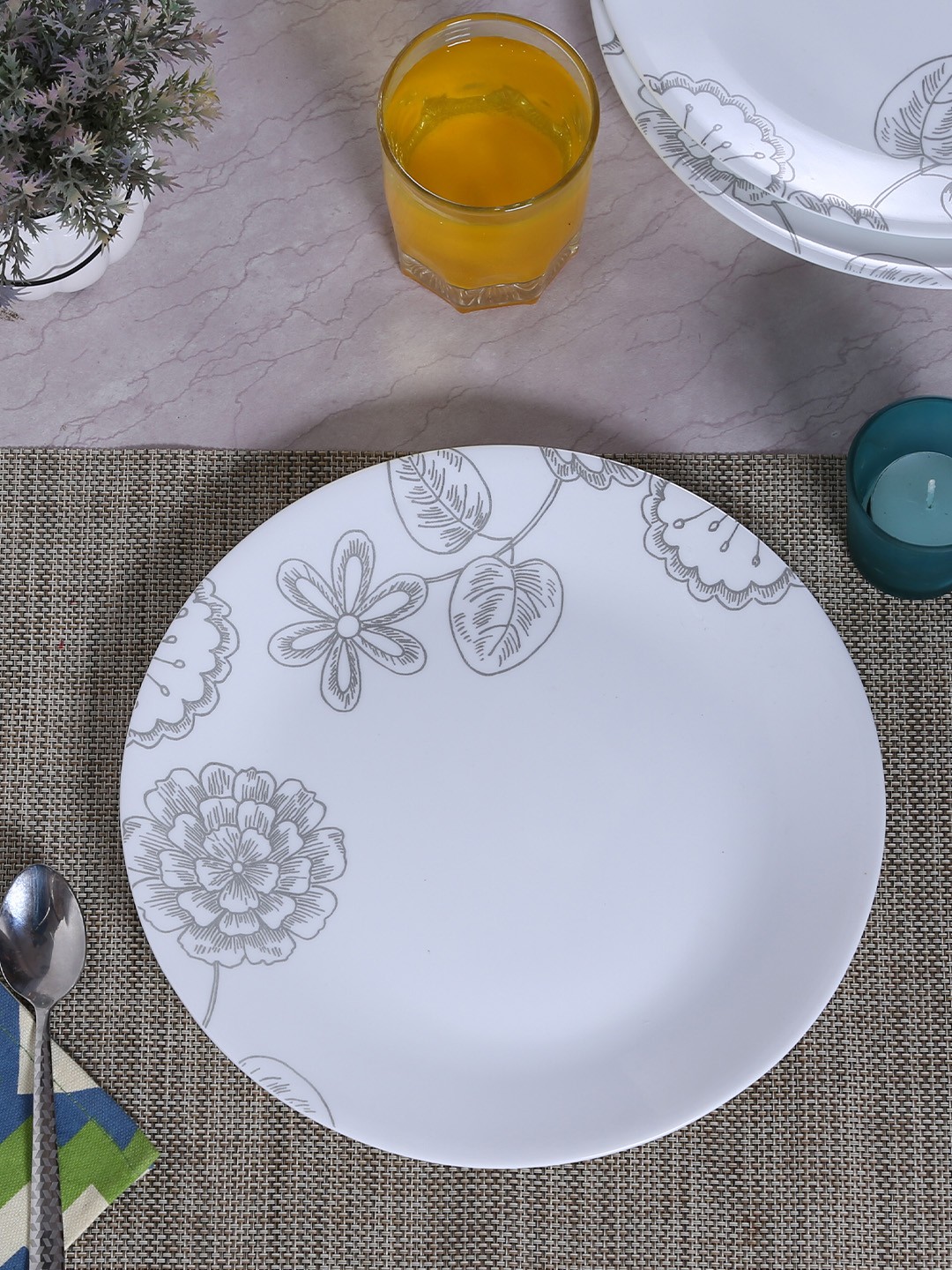 

Corelle White Set of 6 Pieces Printed Glass Plates