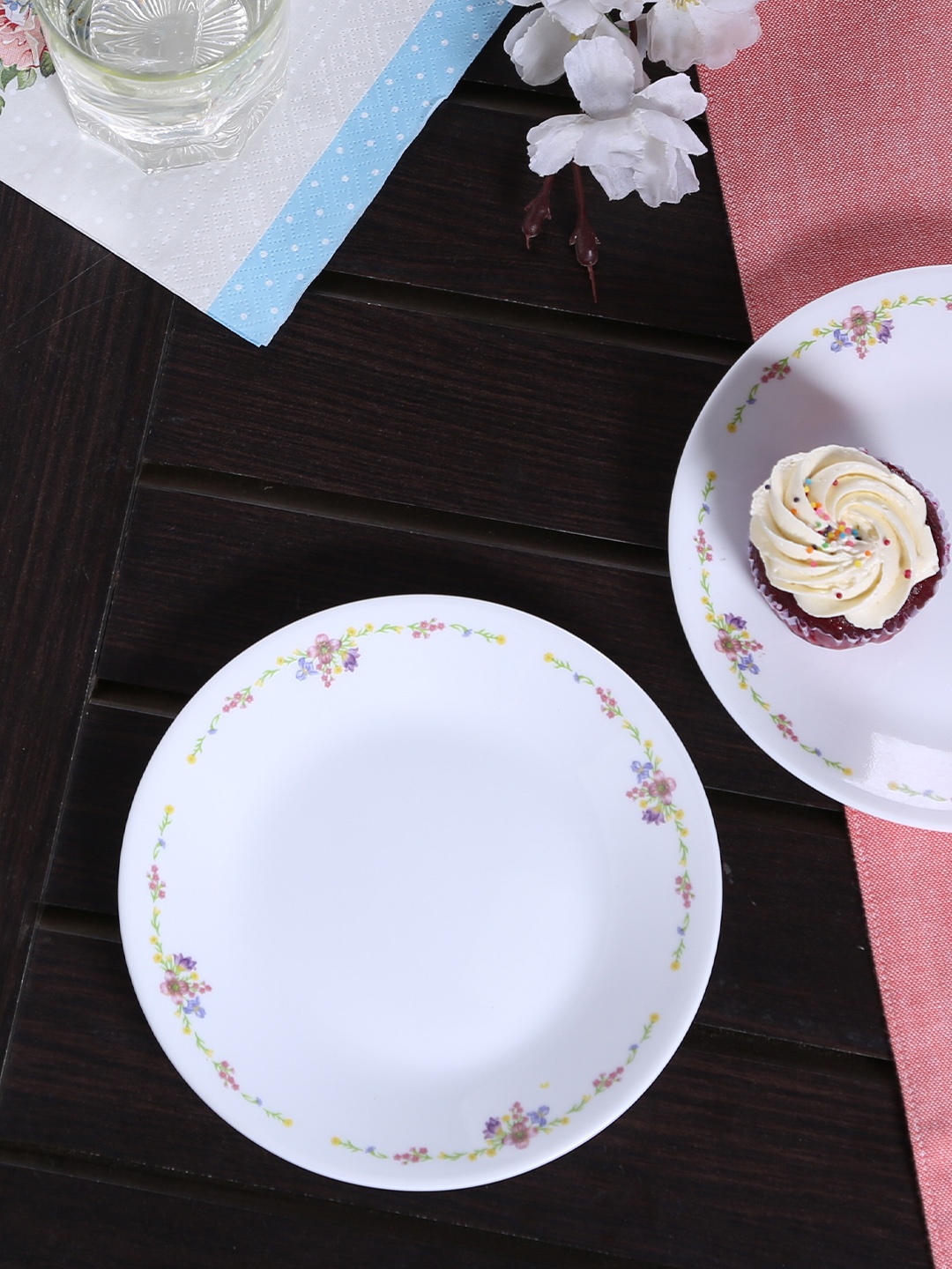 

Corelle Set of 6 White Printed Glass Plates Set