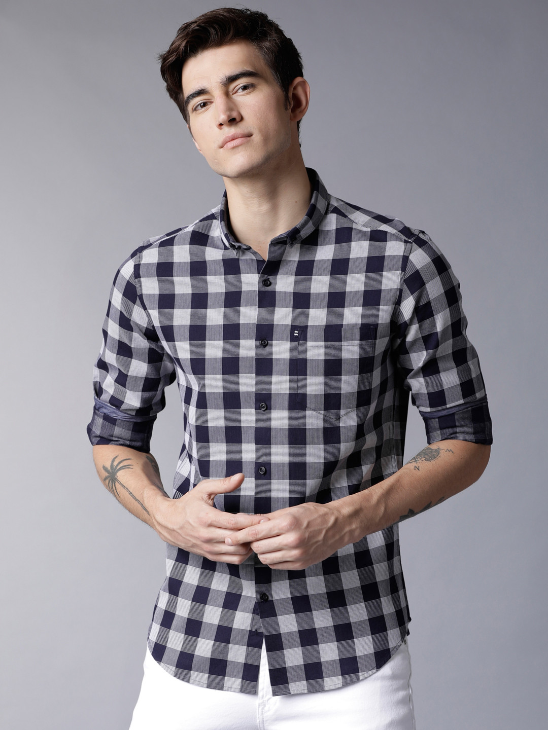 

Black coffee Men Navy Blue & White Slim Fit Checked Casual Shirt