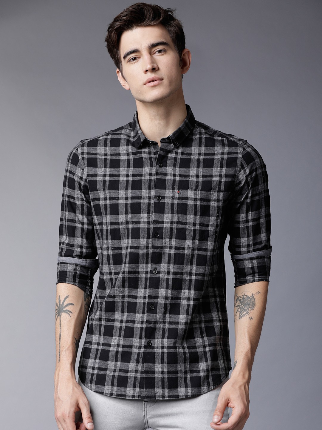 

Black coffee Men Black & Grey Slim Fit Checked Casual Shirt