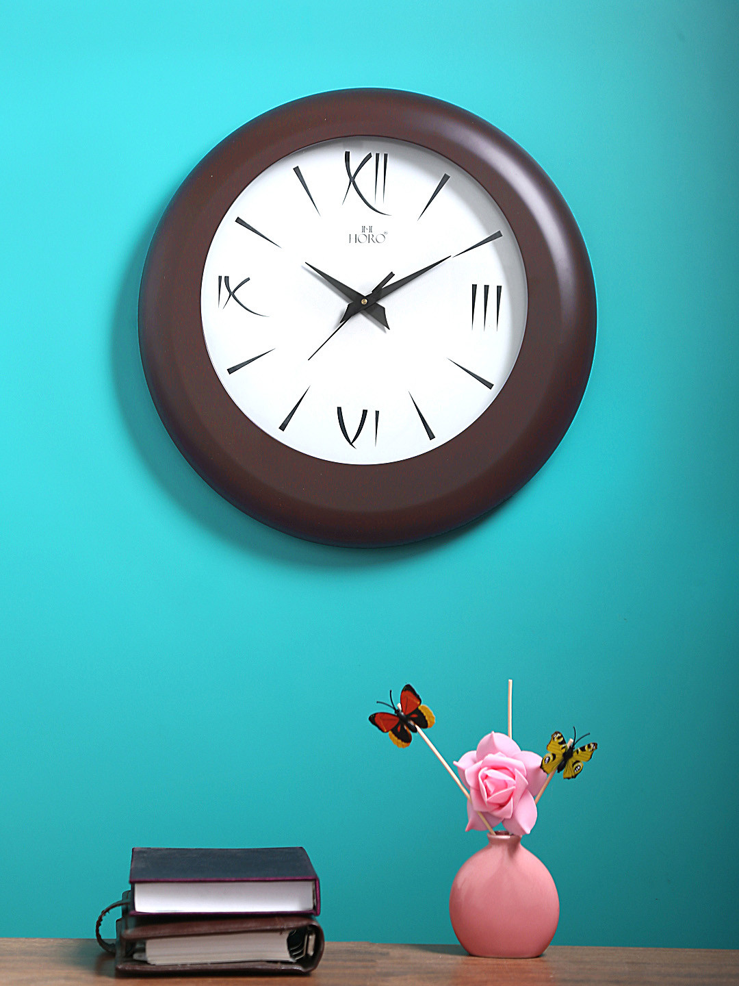 

Horo White & Black Handcrafted Round Solid Analogue Wall Clock