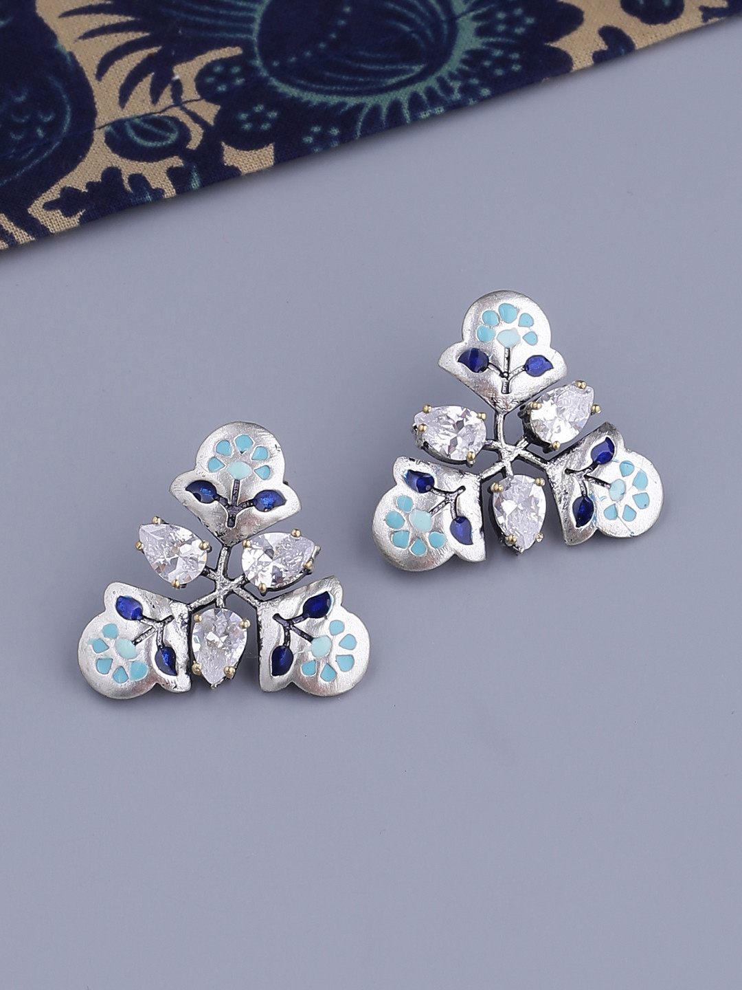 

Voylla Multicoloured & Silver-Plated Handcrafted Floral Studs