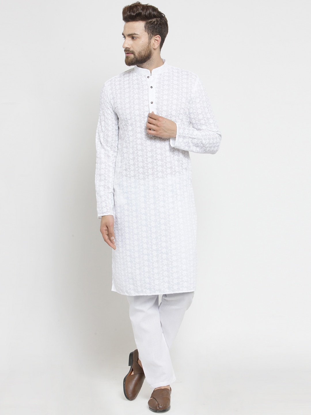 

TREEMODA Men White Embroidered Kurta with Pyjamas