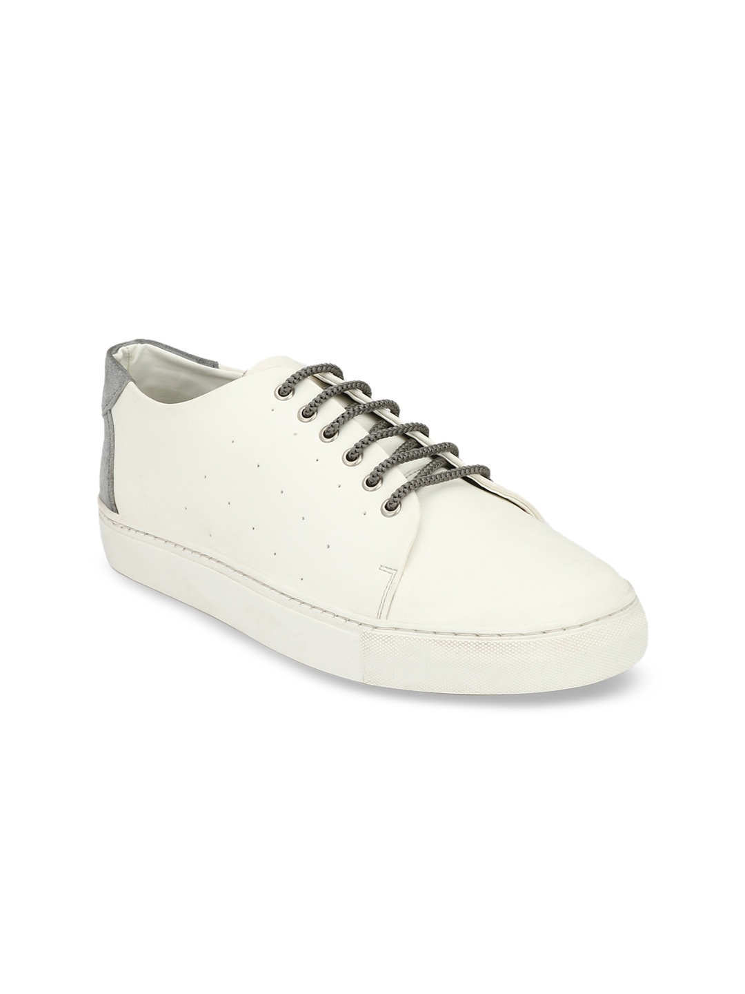 

Guava Men White Solid Sneakers