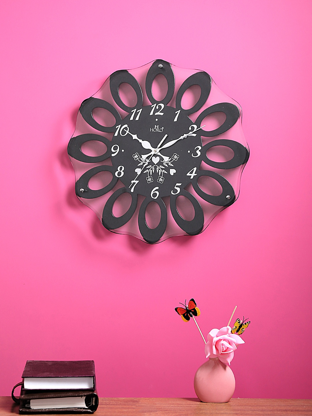 

Horo Black Handcrafted Round Solid Analogue Wall Clock
