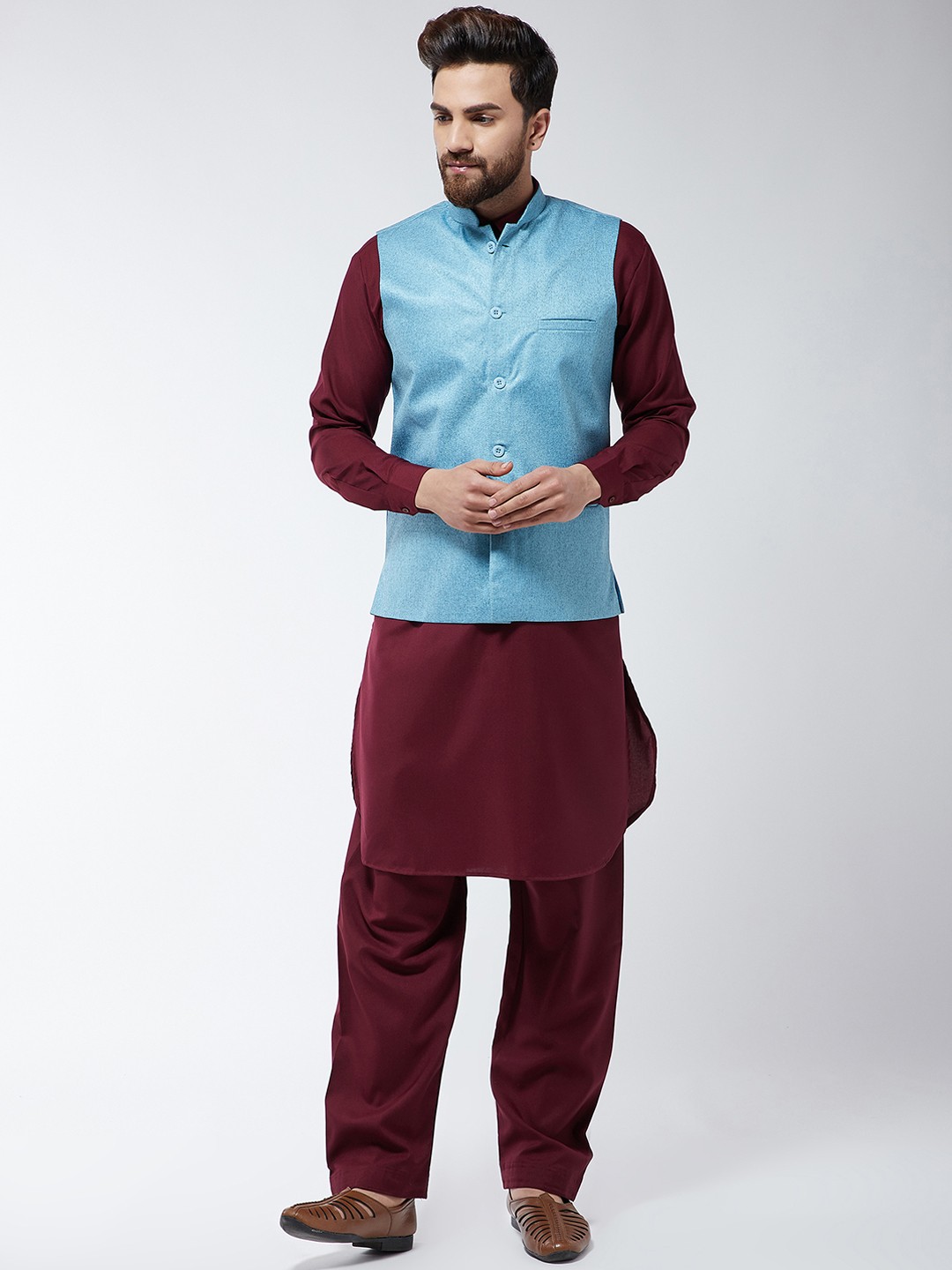 

SOJANYA Men Maroon & Turquoise Blue Solid Kurta with Salwar