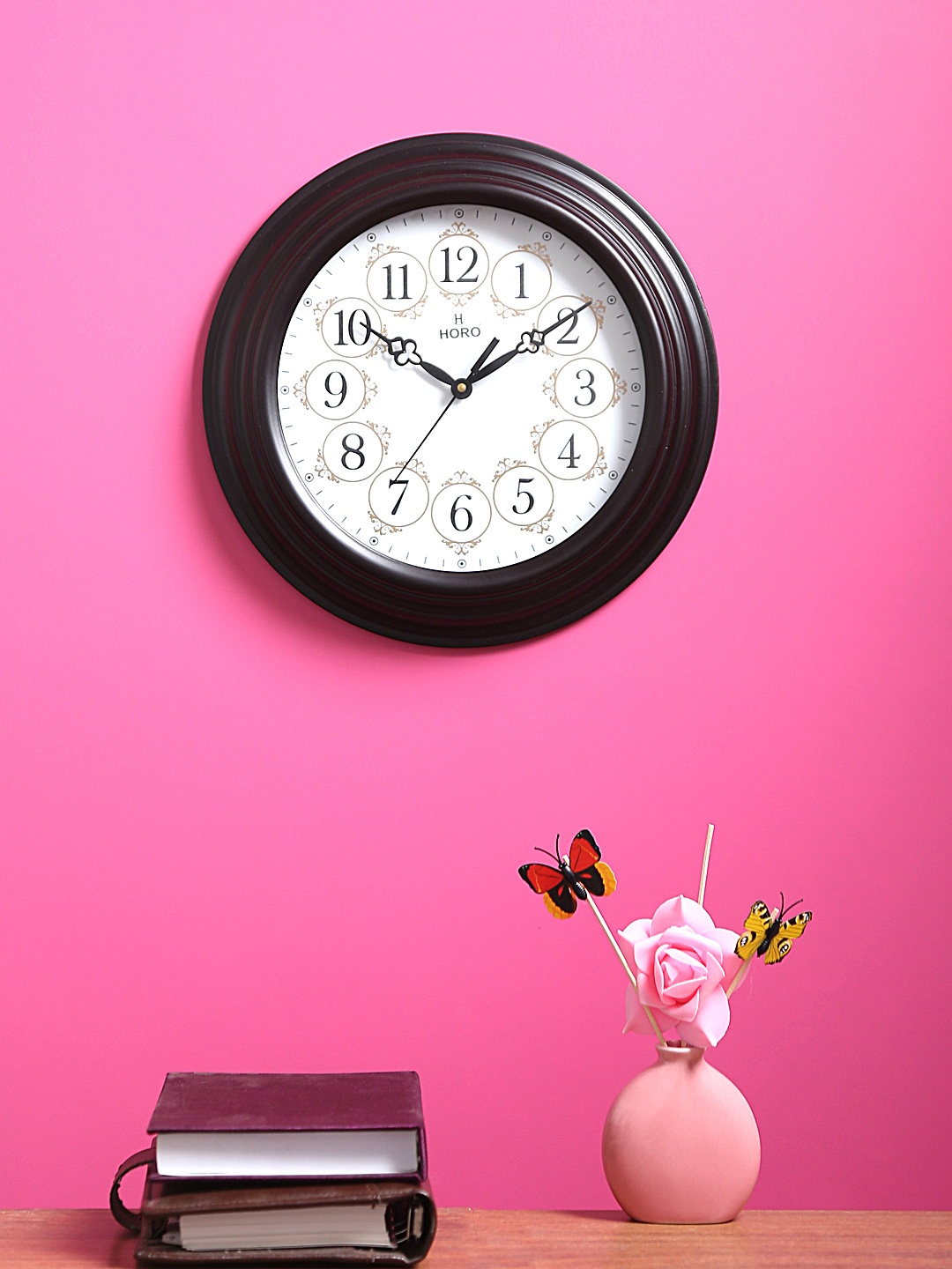 

Horo White Handcrafted Round Solid Analogue Wall Clock