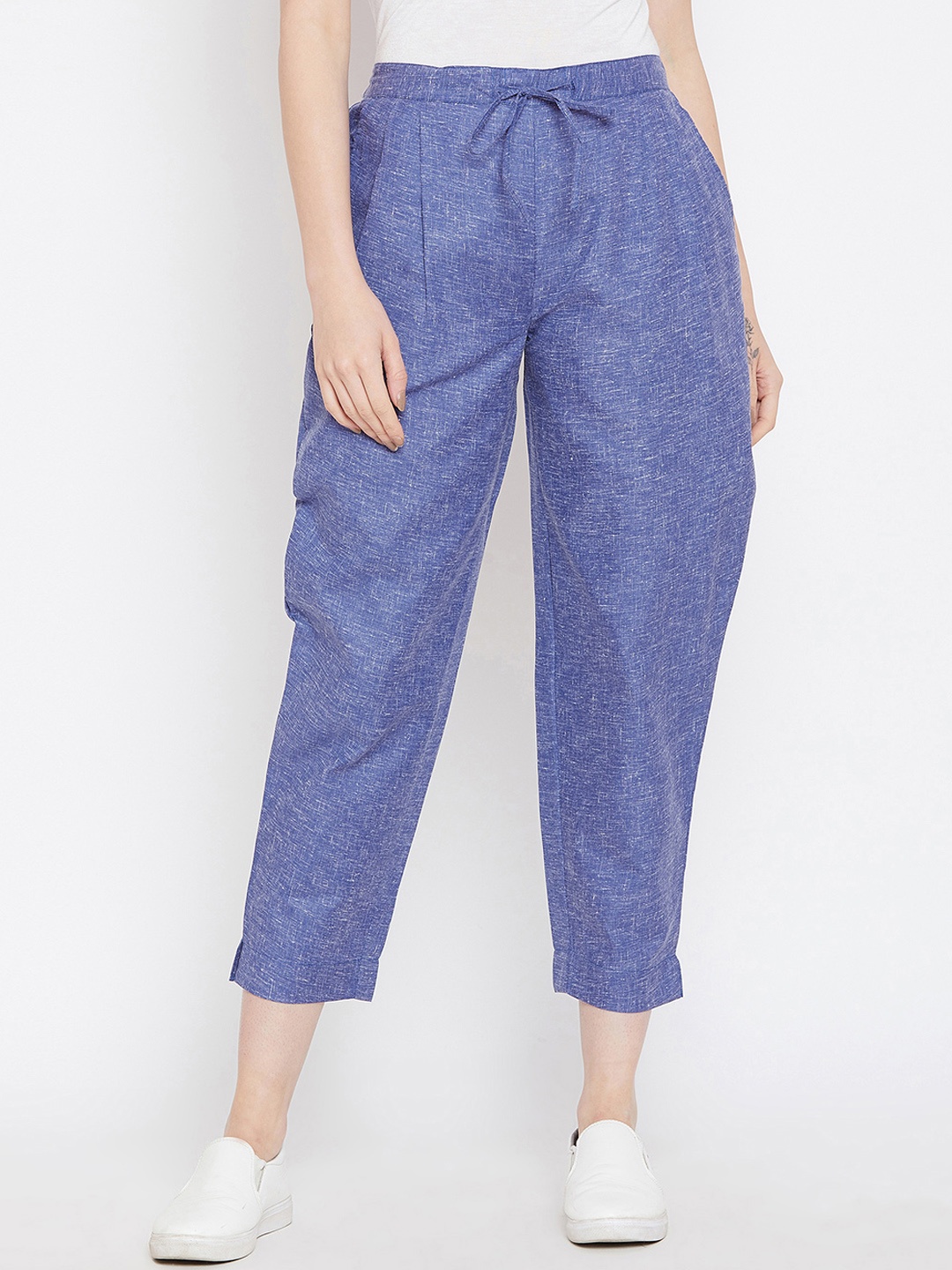 

Bitterlime Women Blue Relaxed Regular Fit Solid Peg Trousers