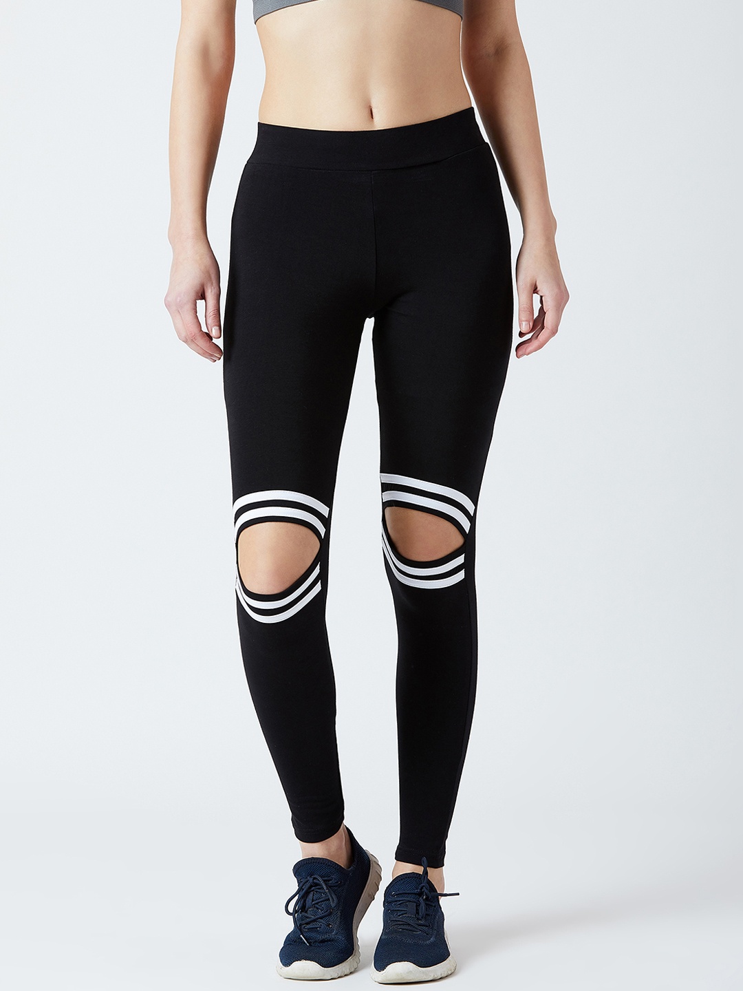 

The Dry State Women Black Solid Slim-Fit Tights