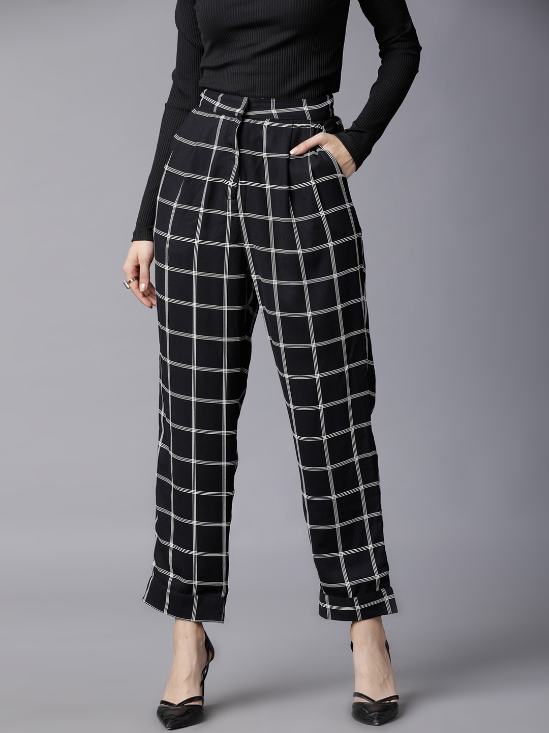 

Tokyo Talkies Women Black & Off-White Printed Straight Palazzos