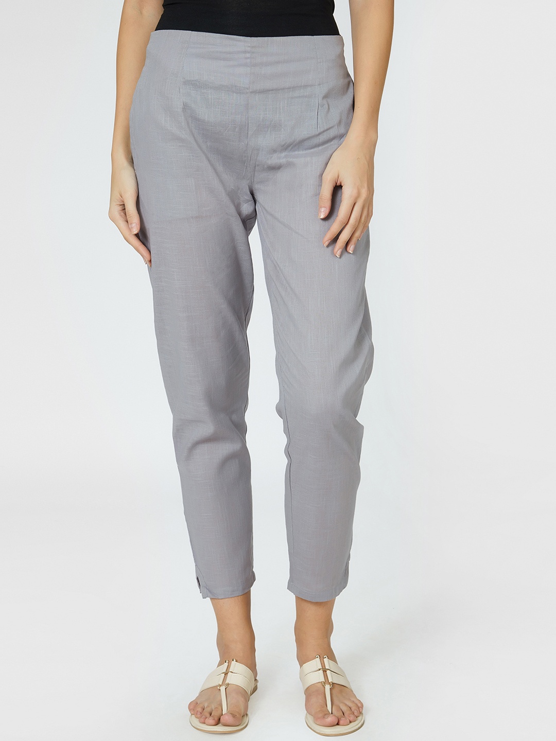 

breya Women Grey Solid Slim Fit Cropped Trousers