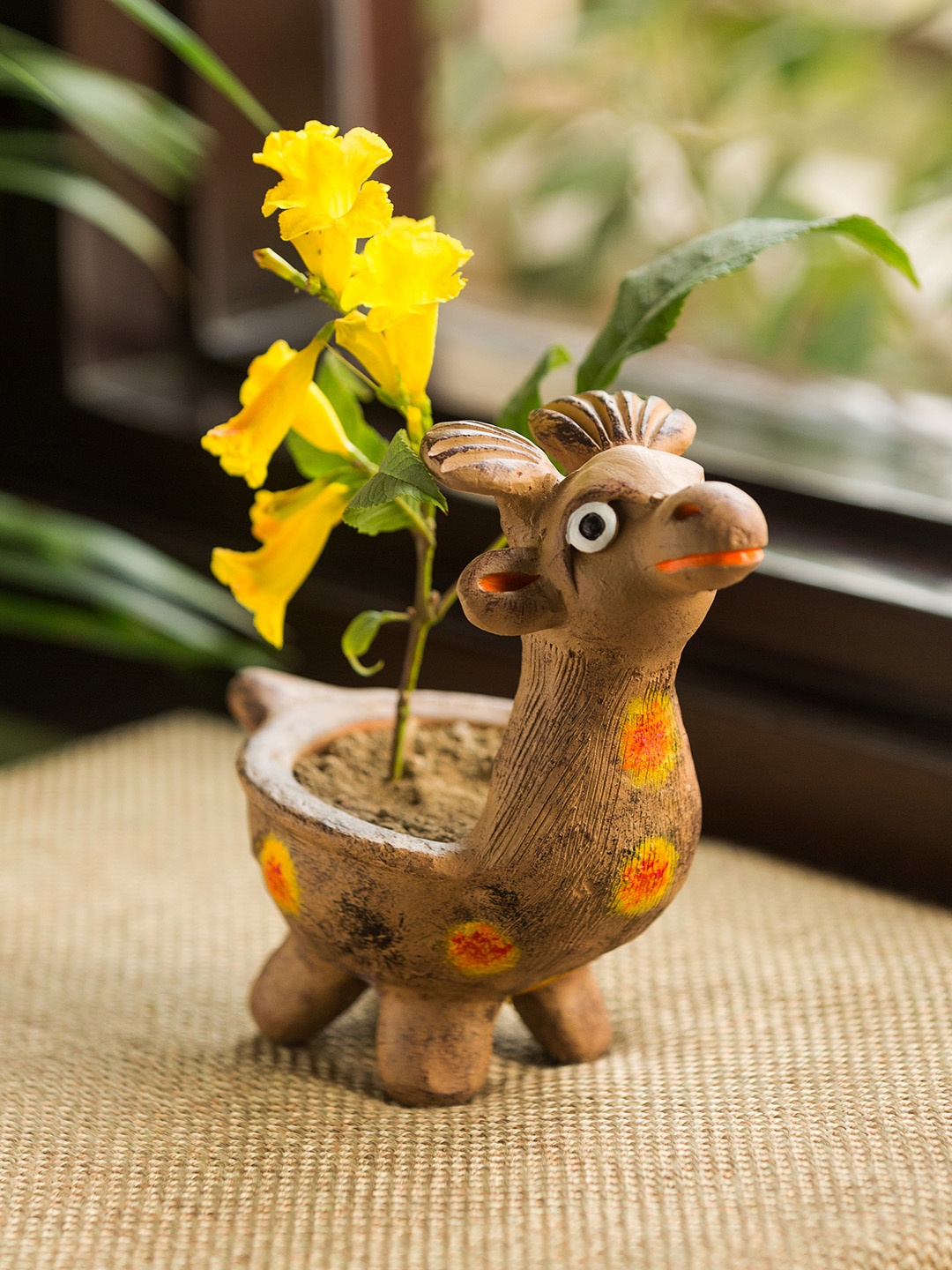 

ExclusiveLane Brown Handmade Smiling Giraffe Garden Decorative Terracotta Planter