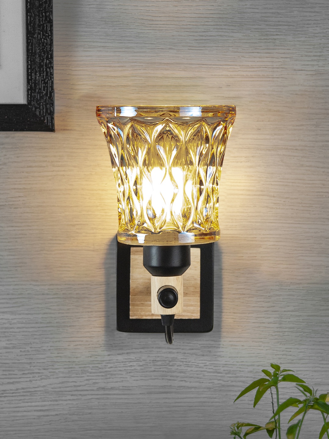 

THE LIGHT STORE Black & Transparent Textured Wallchiere