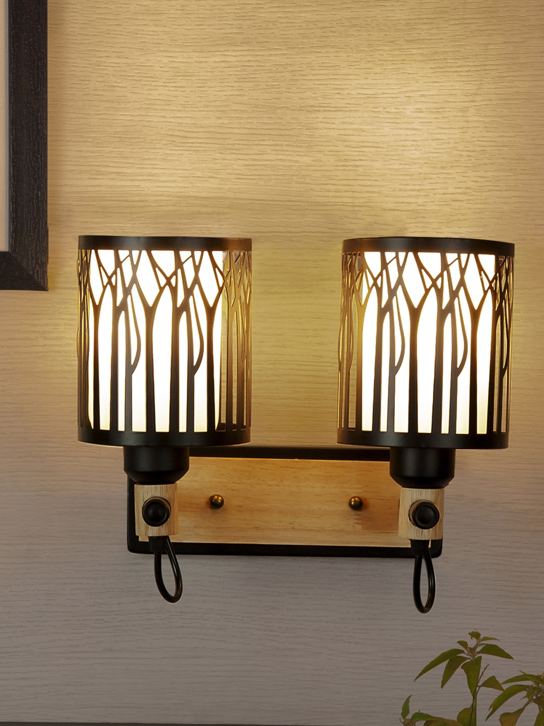 

THE LIGHT STORE Black & White Textured Wallchiere