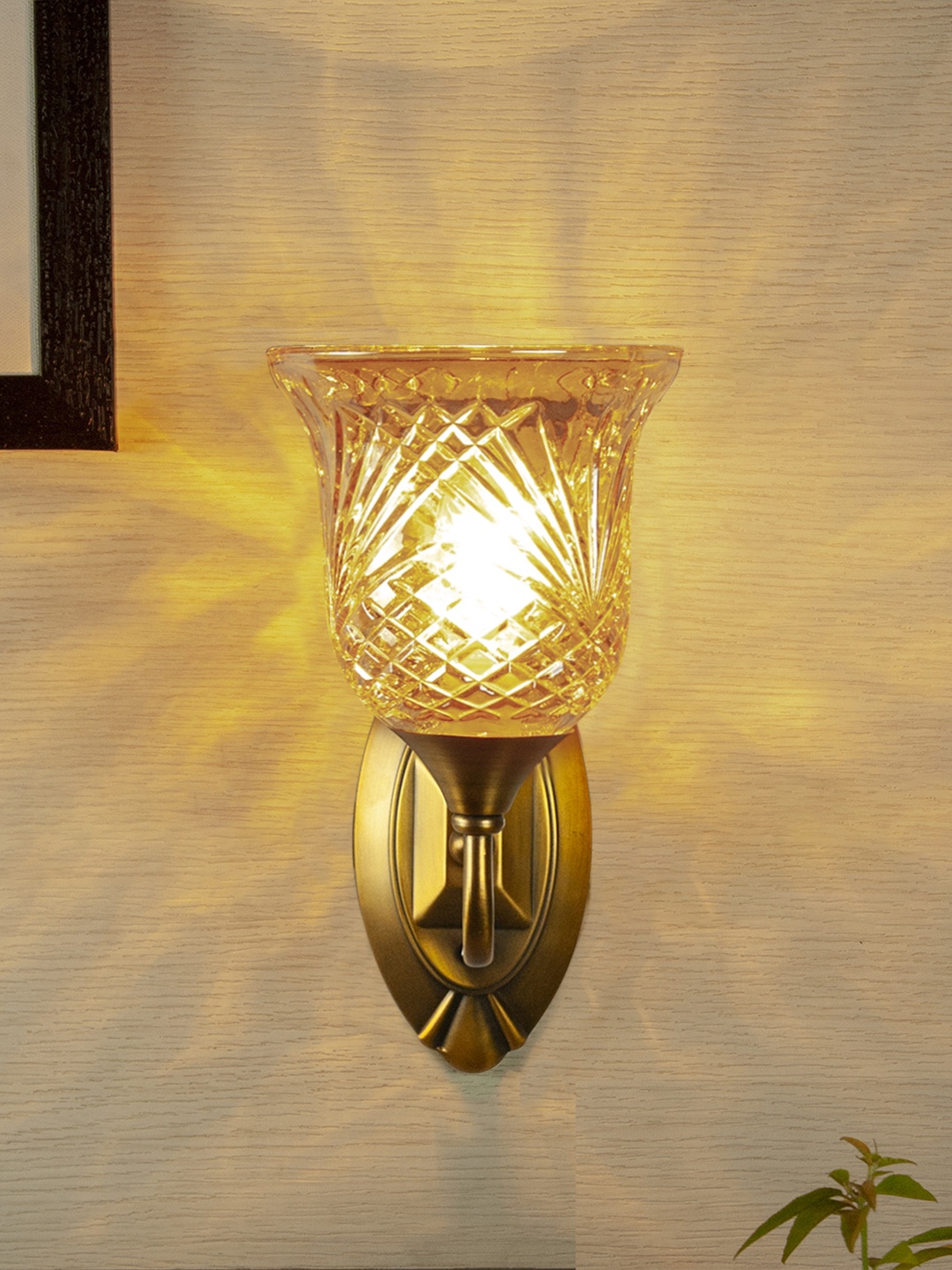 

Orah Gold frustum shaped Wallchiere