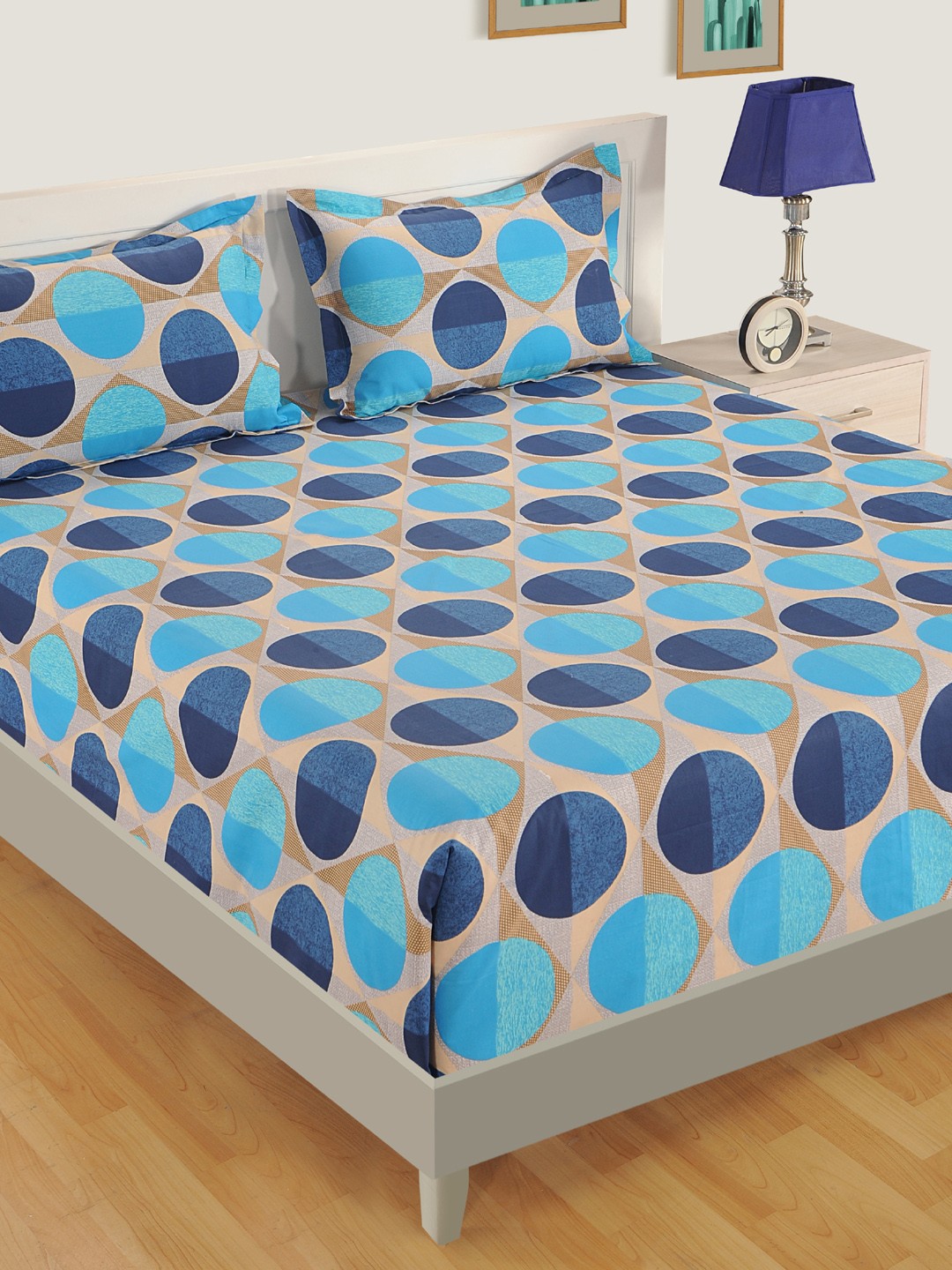 

SWAYAM Blue Geometric 160 TC Cotton 1 Extra Large Bedsheet with 2 Pillow Covers