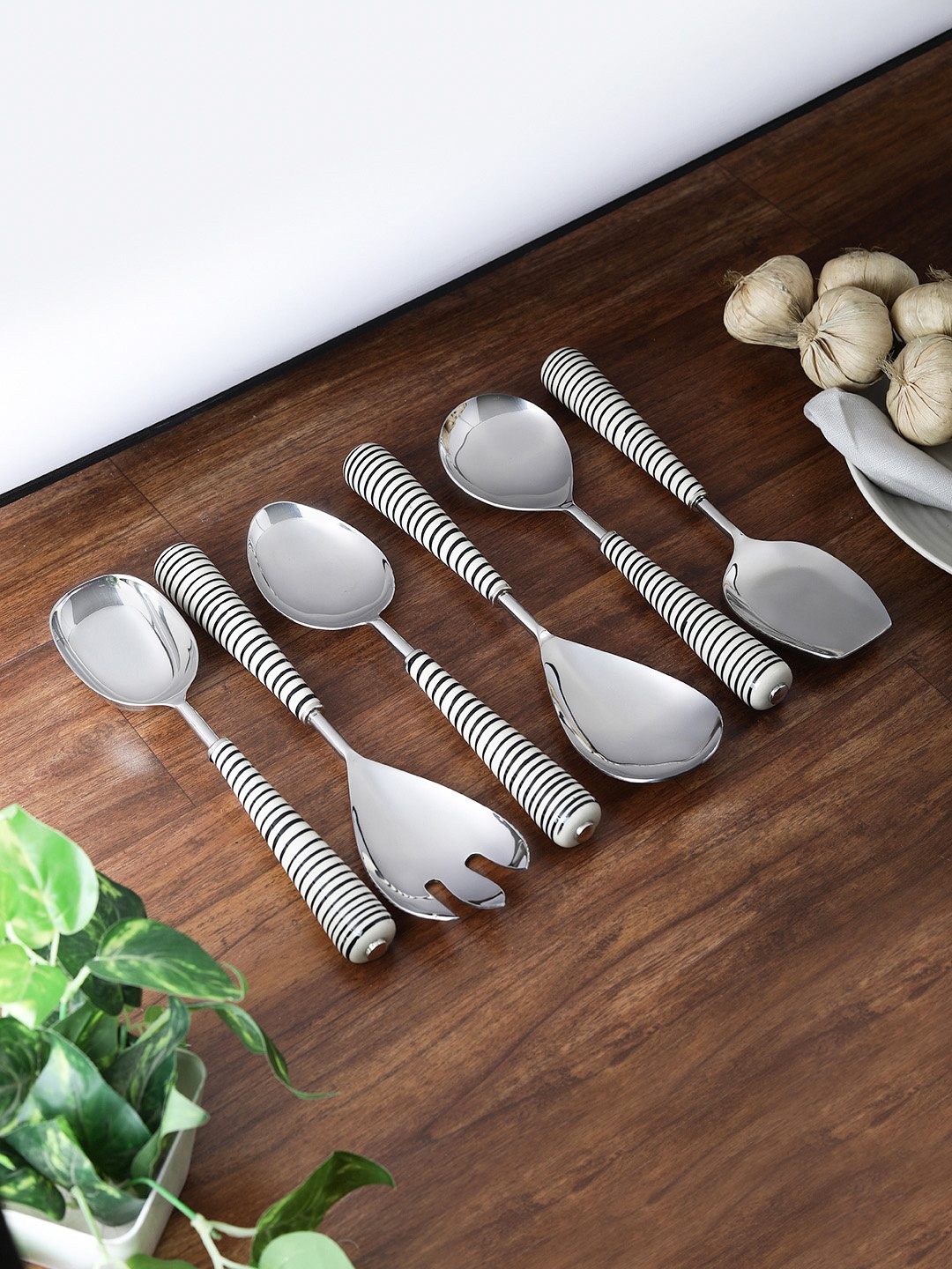 

VarEesha Black Set Of 6 Printed Stainless Steel Spoon Set
