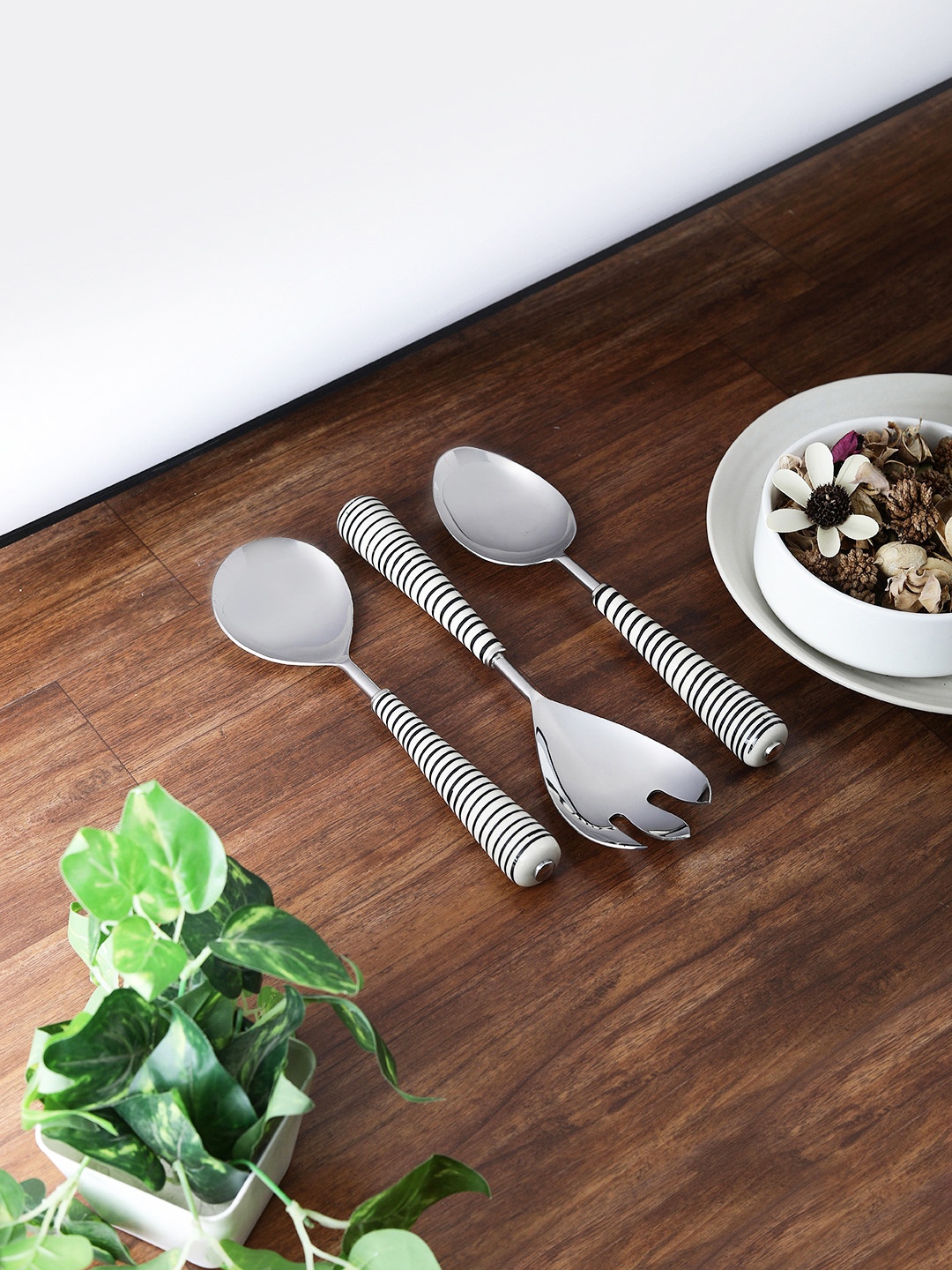 VarEesha Black Set Of 3 Hand-Painted Stainless Steel Spoon