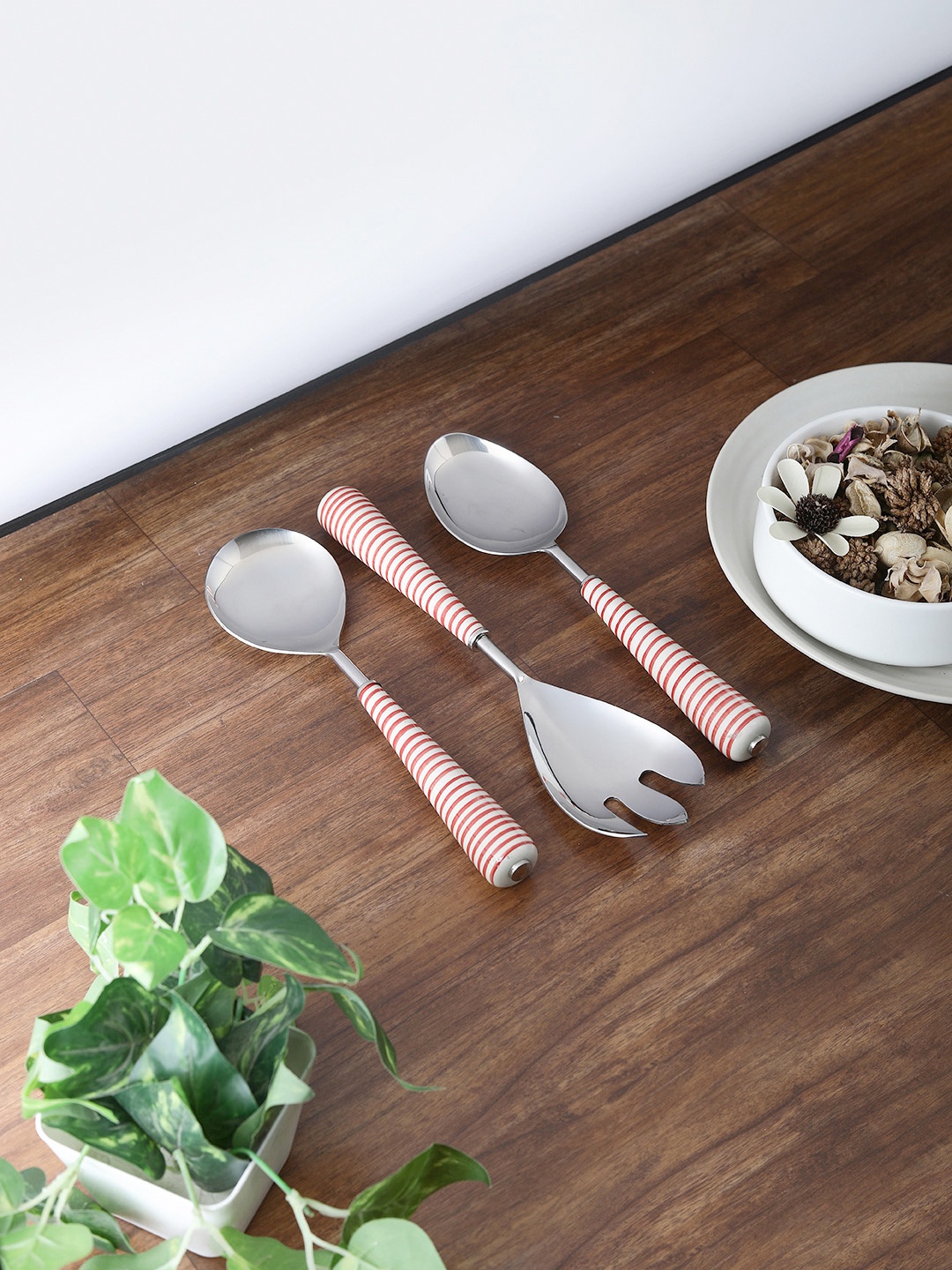 

VarEesha Set of 3 Red Hand-Painted Spoons Set