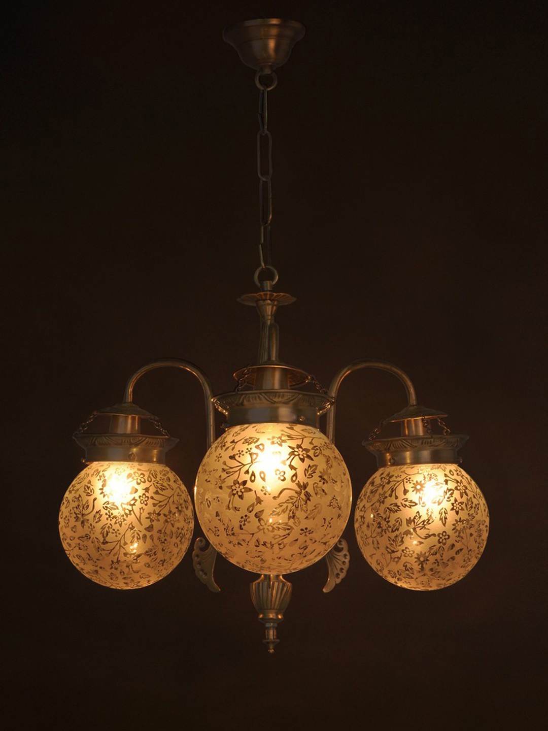 

Fos Lighting Gold-Toned & White Self Design Cluster Lights