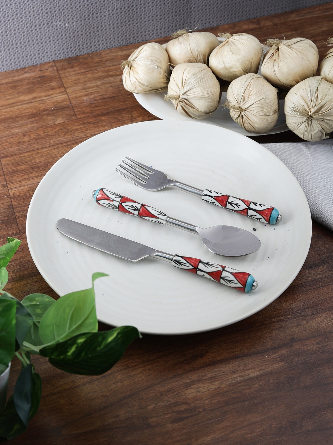 

VarEesha Red & White 3-Pieces Printed Stainless Steel Spoon Set