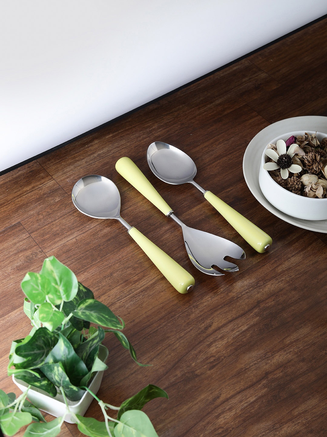 

VarEesha Yellow Printed Stainless Steel Set