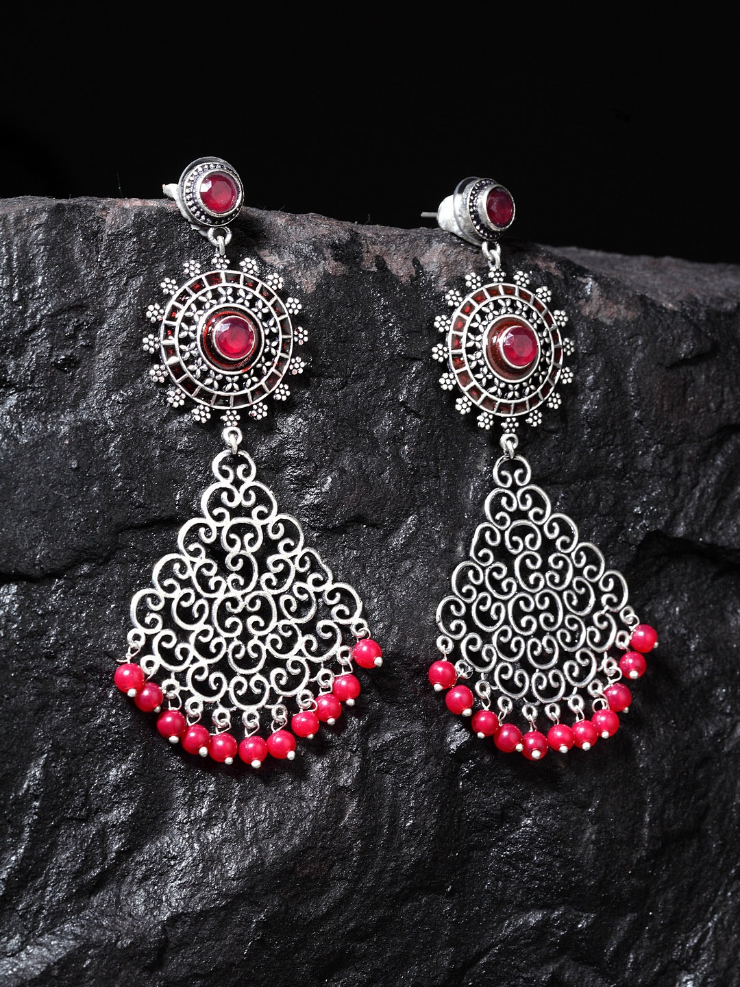 

Moedbuille Silver-Toned Teardrop Shaped Drop Earrings