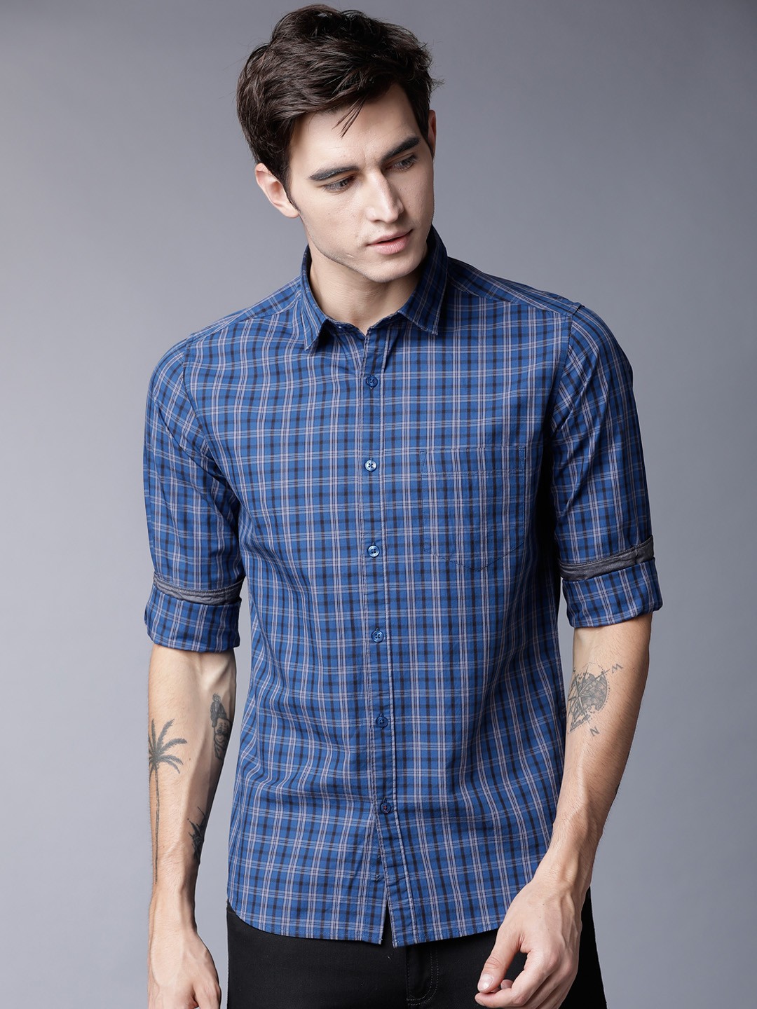 

Black coffee Men Blue & Black Slim Fit Checked Casual Shirt
