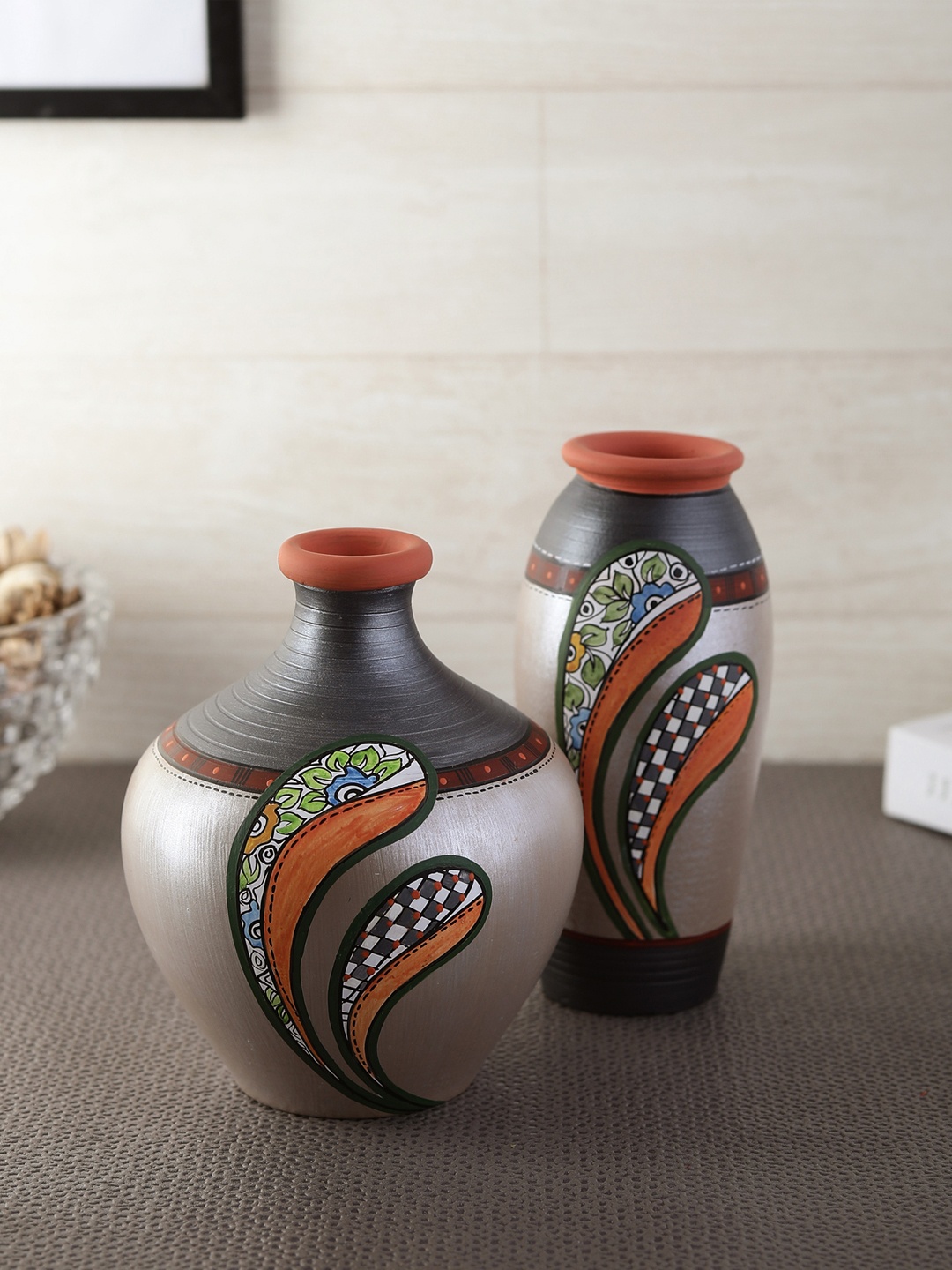 

VarEesha Set of 2 Grey & Silver-Toned Handcrafted Spring Flowers Terracotta Vases
