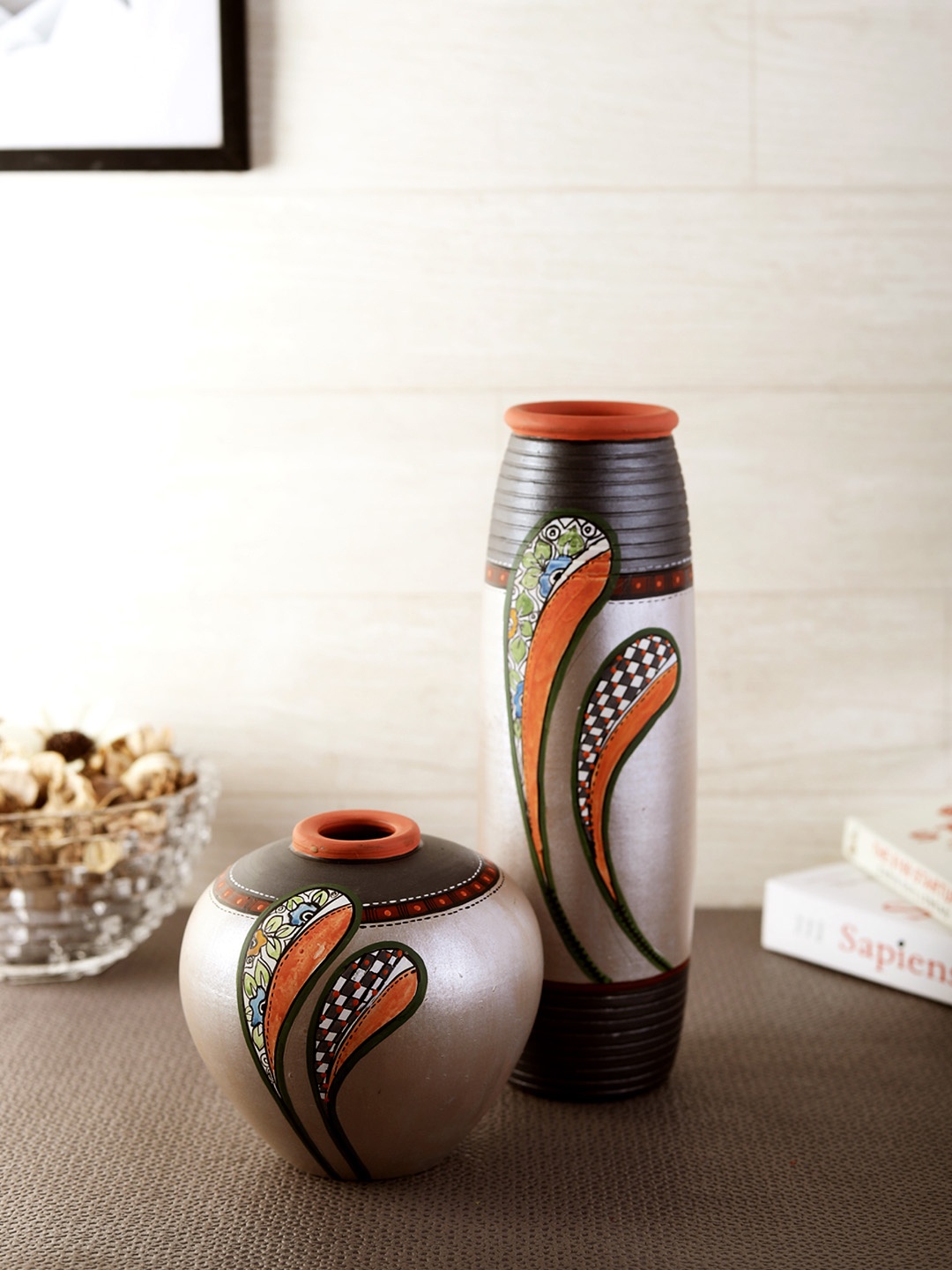 

VarEesha Set of 2 Grey & Silver-Toned Handcrafted Spring Flowers Terracotta Vases