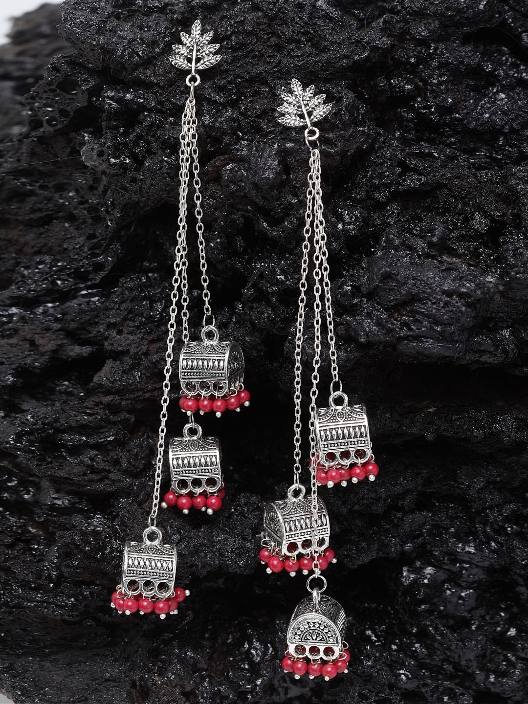 

Moedbuille Red & Silver-Plated Oxidised Handcrafted Dome Shaped Jhumkas