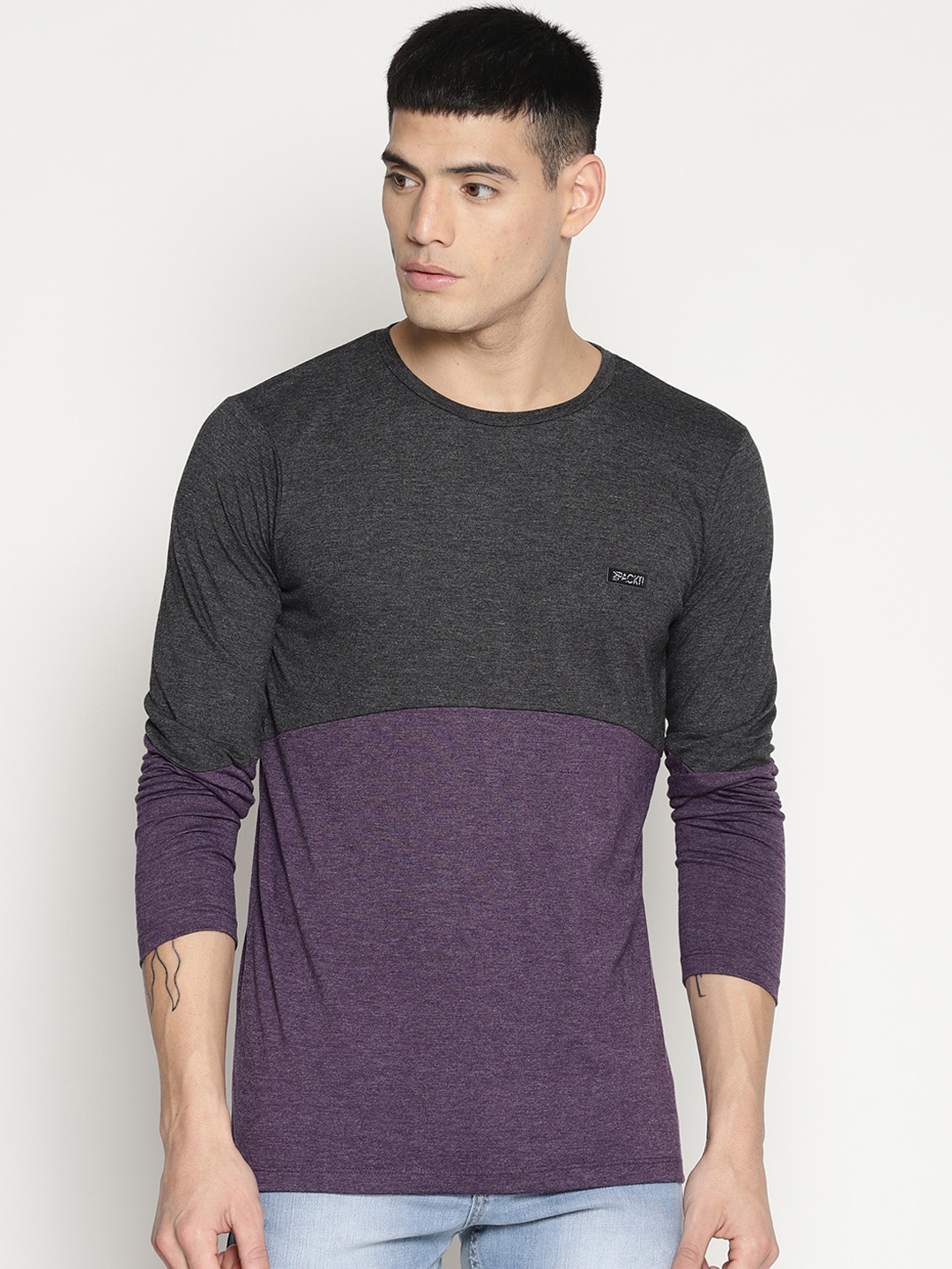 

IMPACKT Men Black Colourblocked Round Neck Slim Fit T-shirt