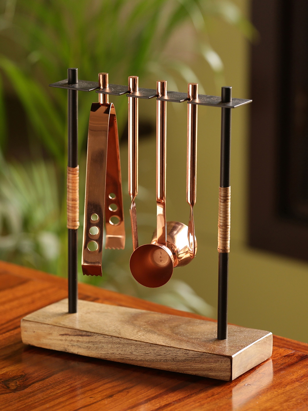 

ExclusiveLane Brown Solid Handcrafted Bar Cutlery Set