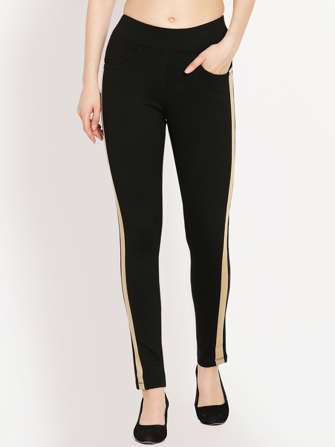 

Westwood Women Black Solid Skinny-Fit Jeggings
