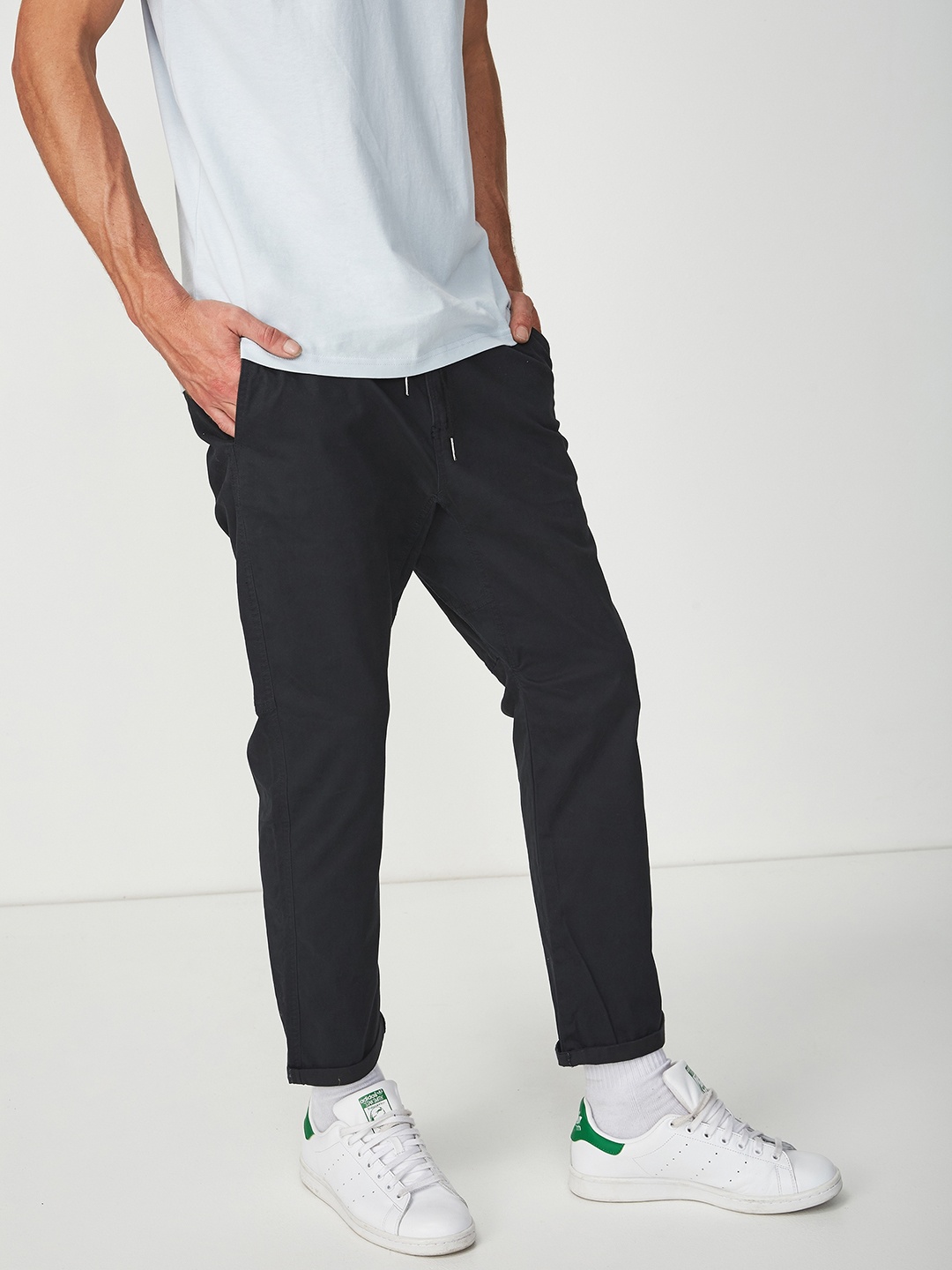 

COTTON ON Men Black Regular Fit Solid Trousers