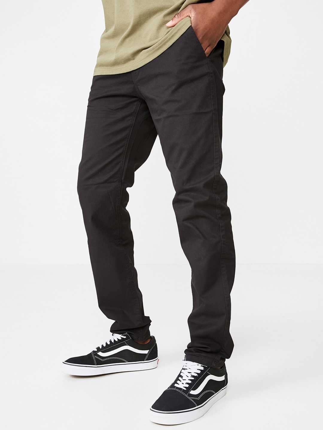 

COTTON ON Men Black & Bronze-Toned Slim Fit Solid Chinos