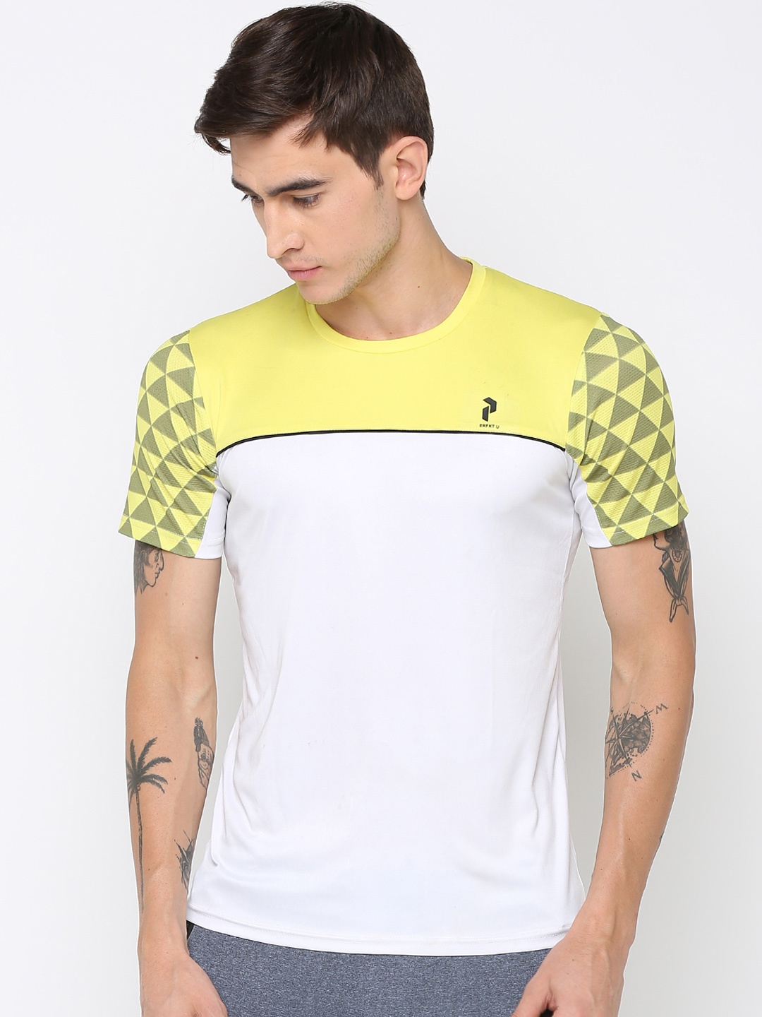 

PERFKT-U Men Yellow Colourblocked Round Neck T-shirt