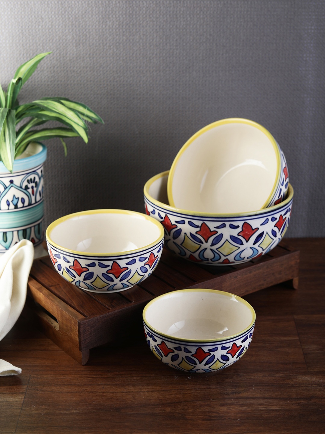 

VarEesha Set of 4 Off-White Printed Ceramic Bowls