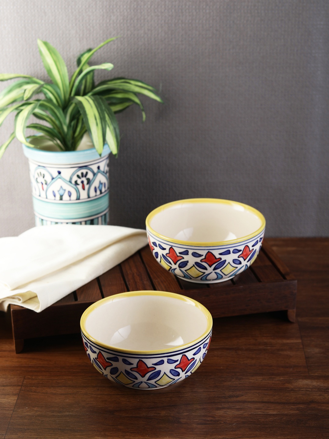 

VarEesha Set of 2 Off-White Printed Ceramic Bowls