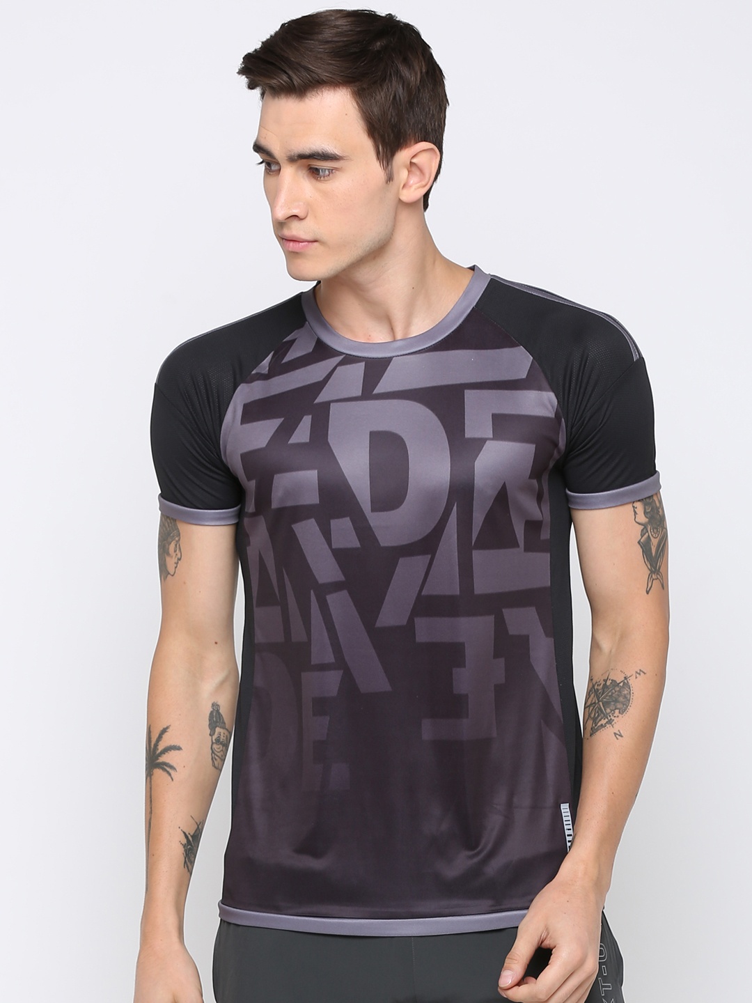 

PERFKT-U Men Black Printed Round Neck T-shirt