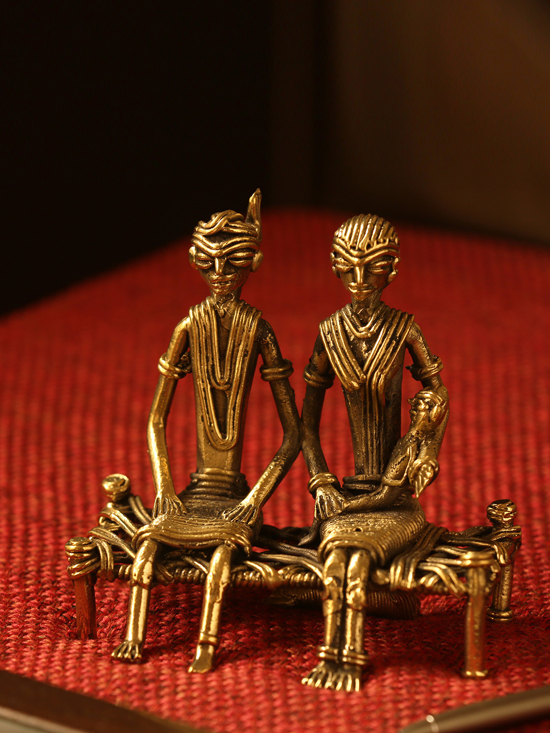 

ExclusiveLane Gold-Toned Couple Dhokra Art Handcrafted Showpiece