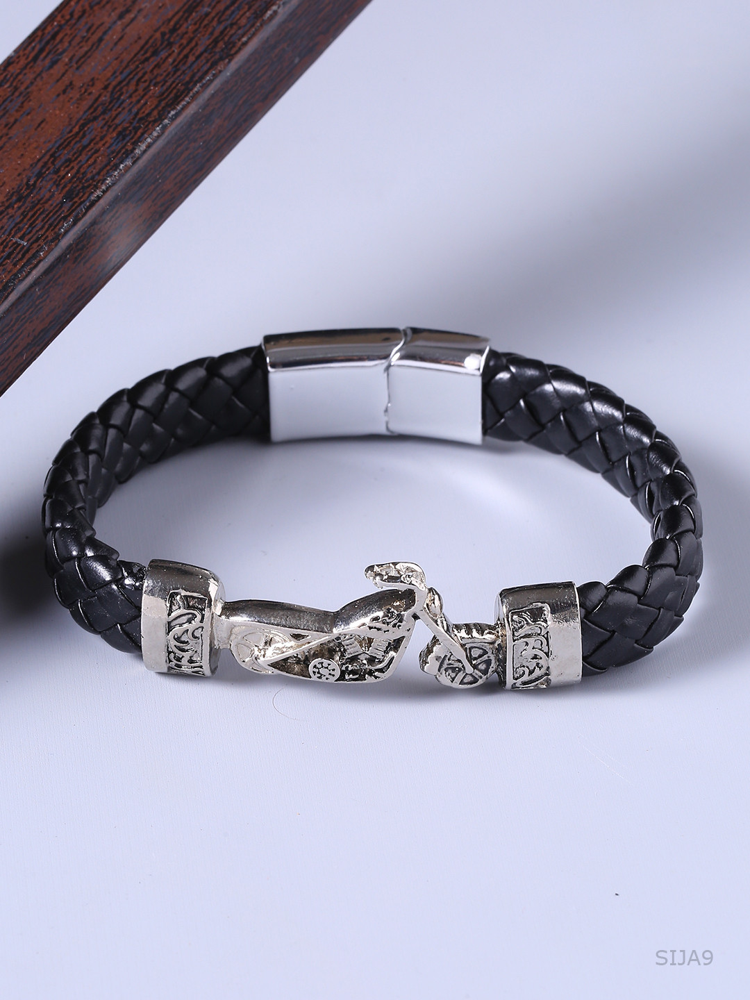 

Dare by Voylla Men Silver-Toned & Black Leather Silver-Plated Handcrafted Wraparound Bracelet