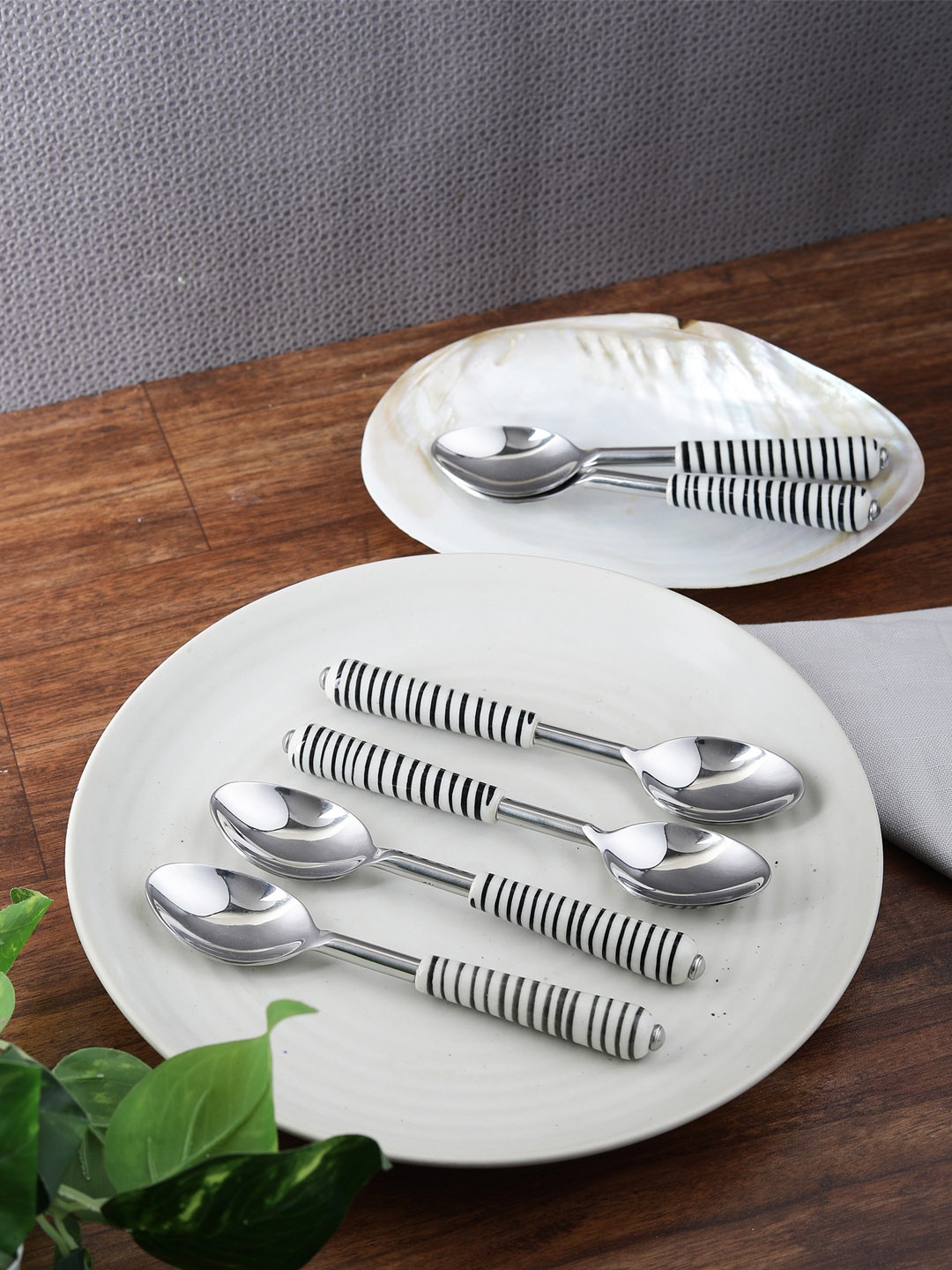 

VarEesha Black Set Of 6 Printed Stainless Steel Hand-Painted Spoon Set