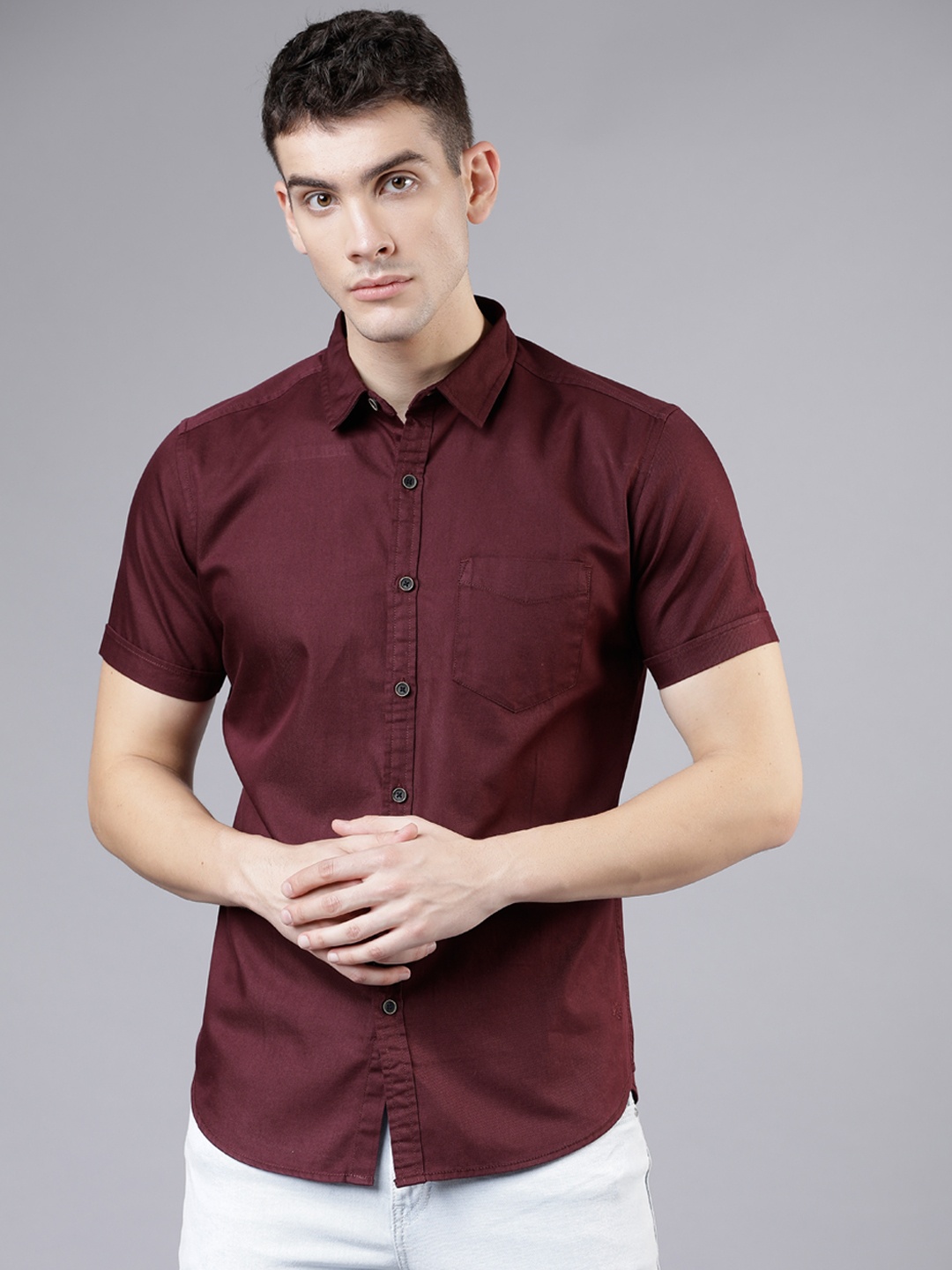 

LOCOMOTIVE Men Burgundy Slim Fit Solid Casual Shirt